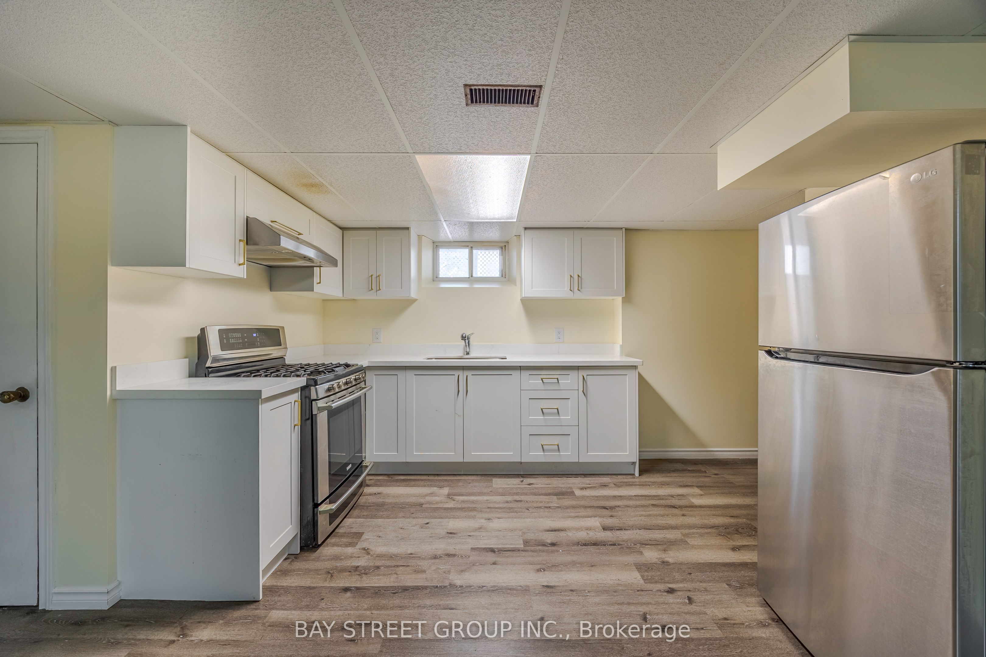 29 West Street N Property Photo 25