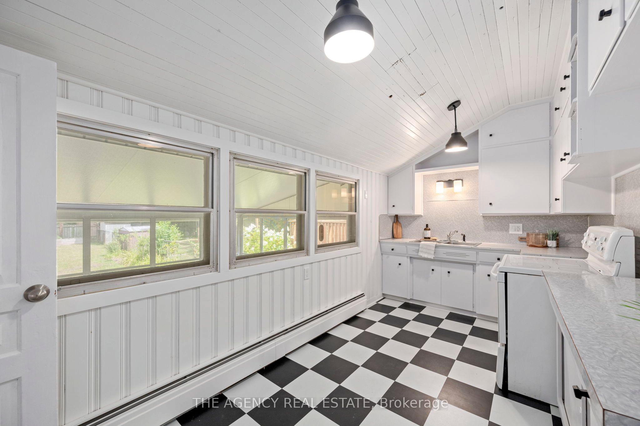 1180 York Street Property Photo 23