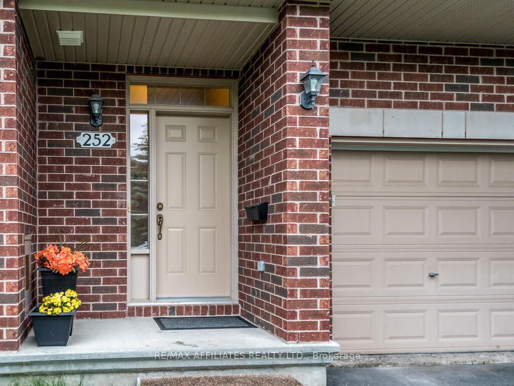 252 Badgeley Avenue Property Photo 3