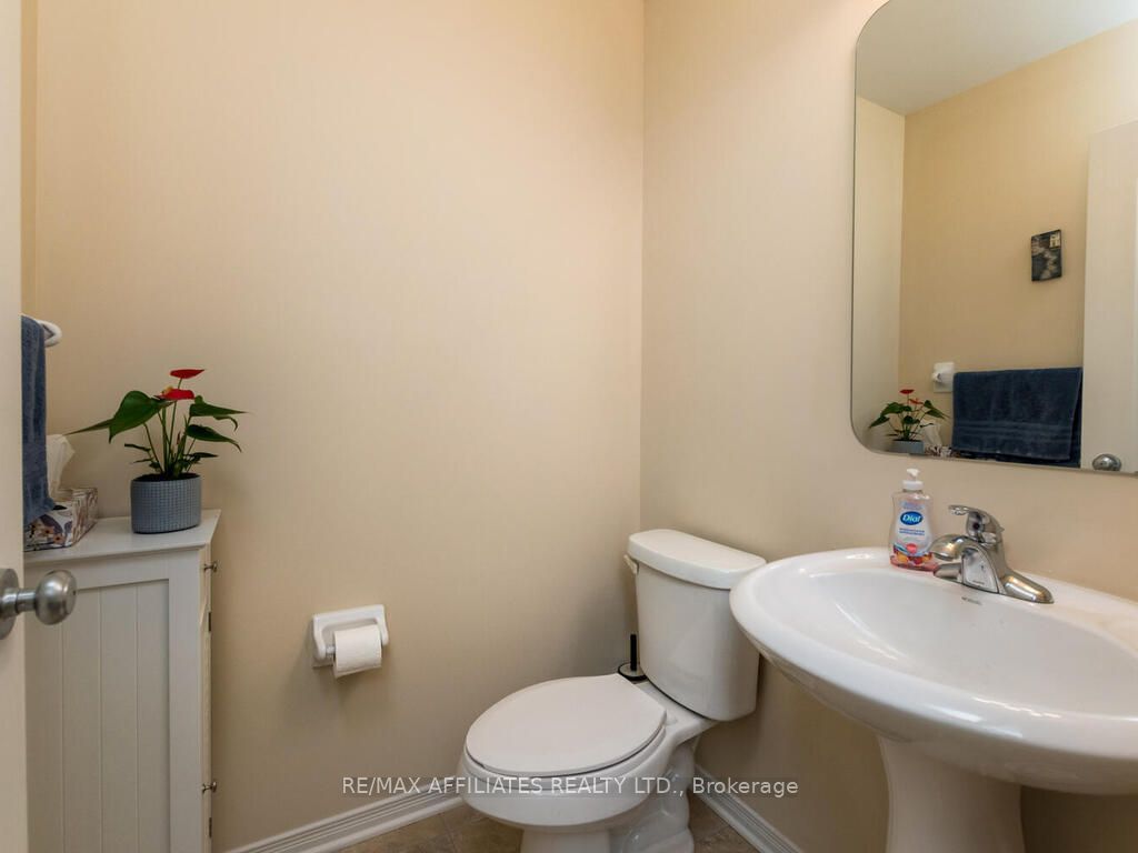 252 Badgeley Avenue Property Photo 15