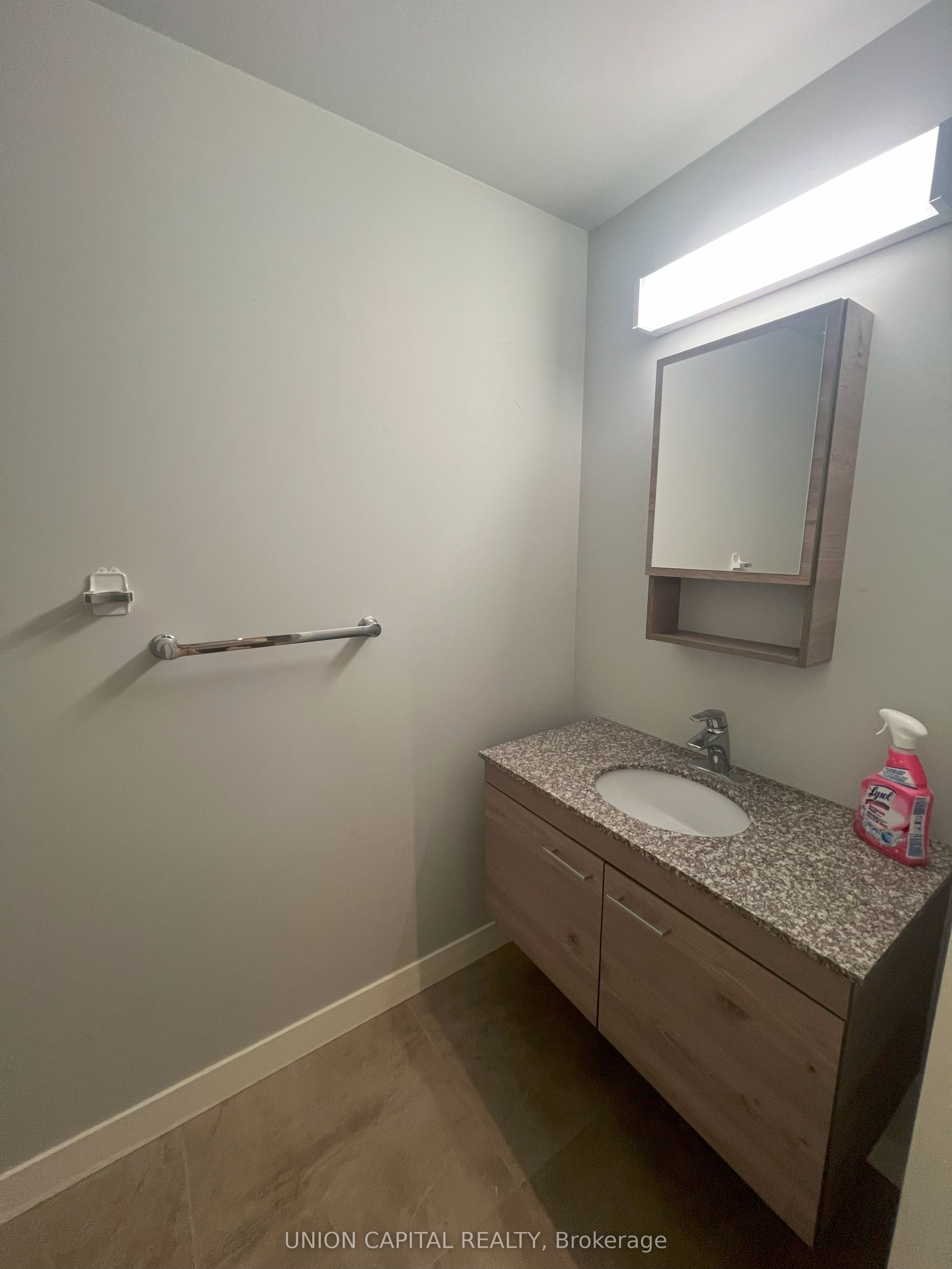 62 Balsam Street B207 Property Photo 4