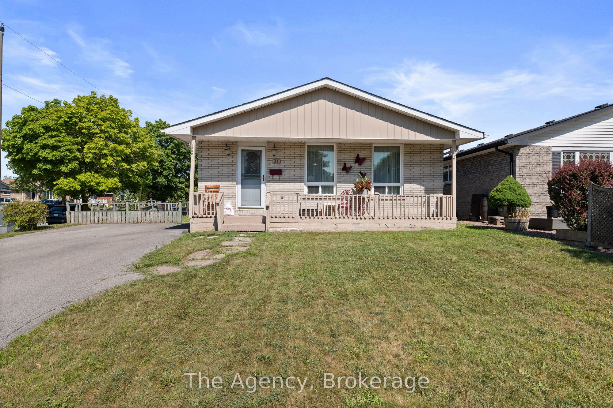 21 Loraine Drive Property Photo 1