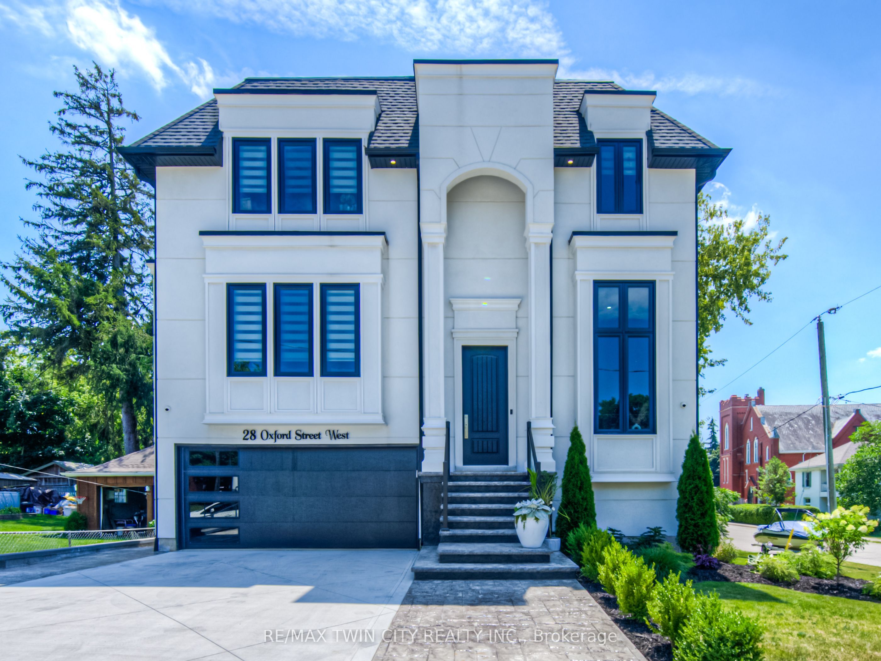 28 Oxford Street W Property Photo 1