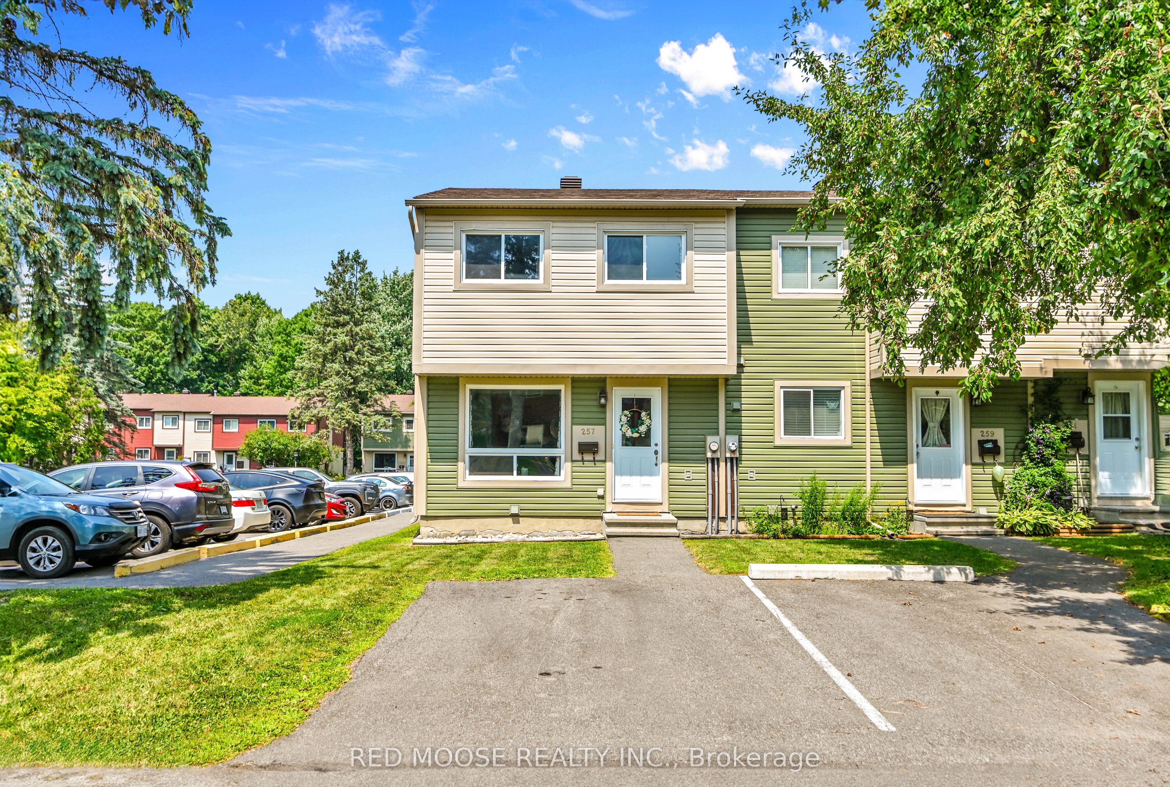 257 Teal Cres Property Photo 1
