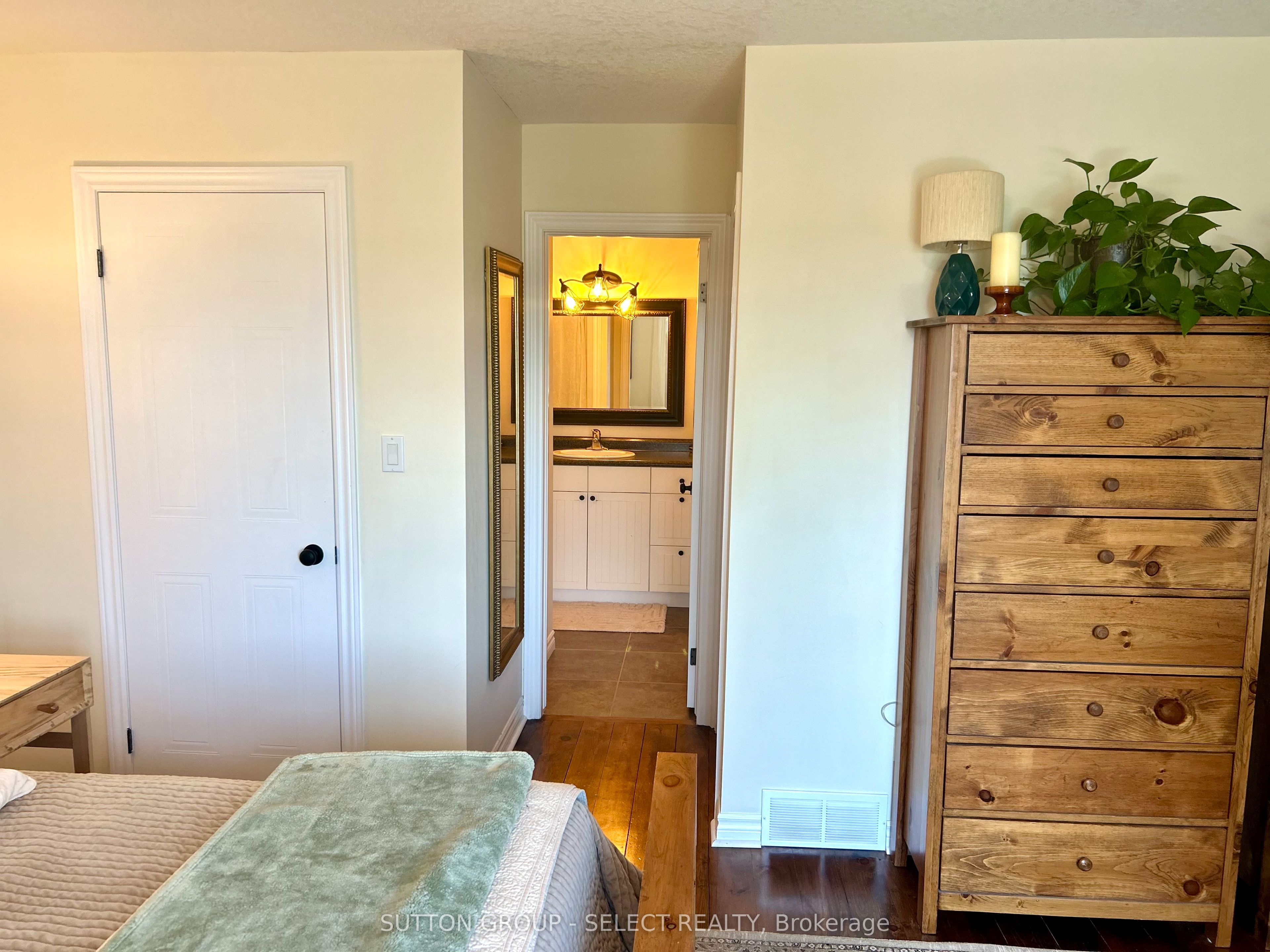 15 Hamilton Street Property Photo 17