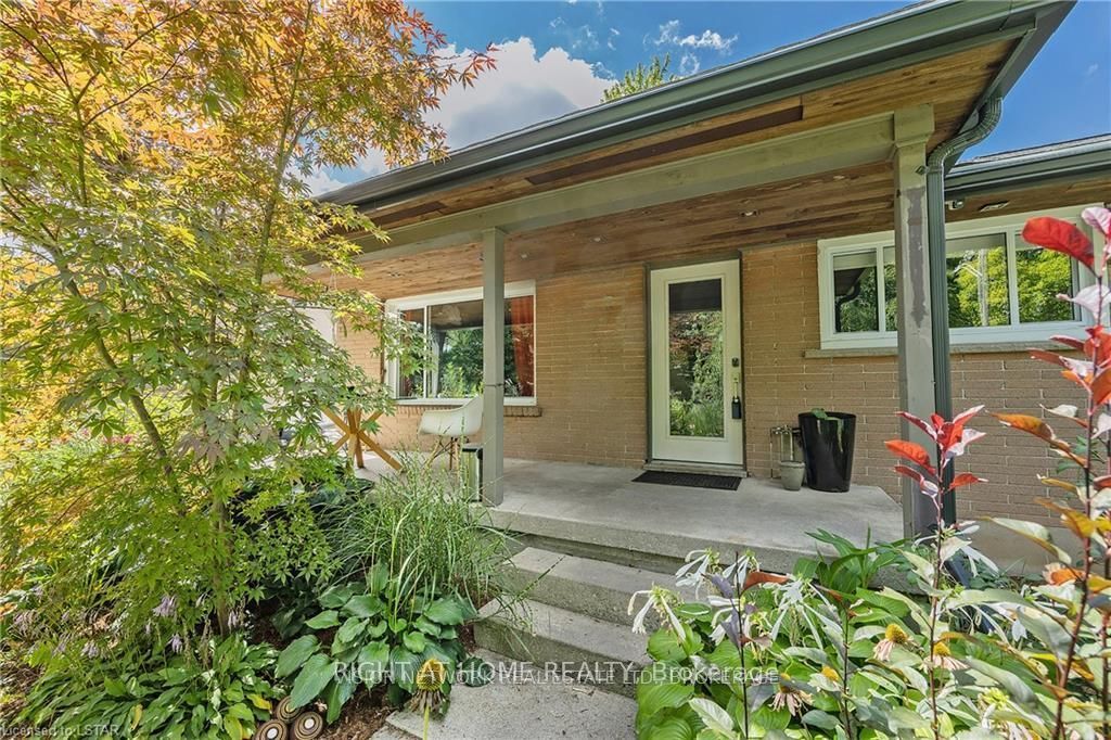 231 Michaelmas Street Main Property Photo 1