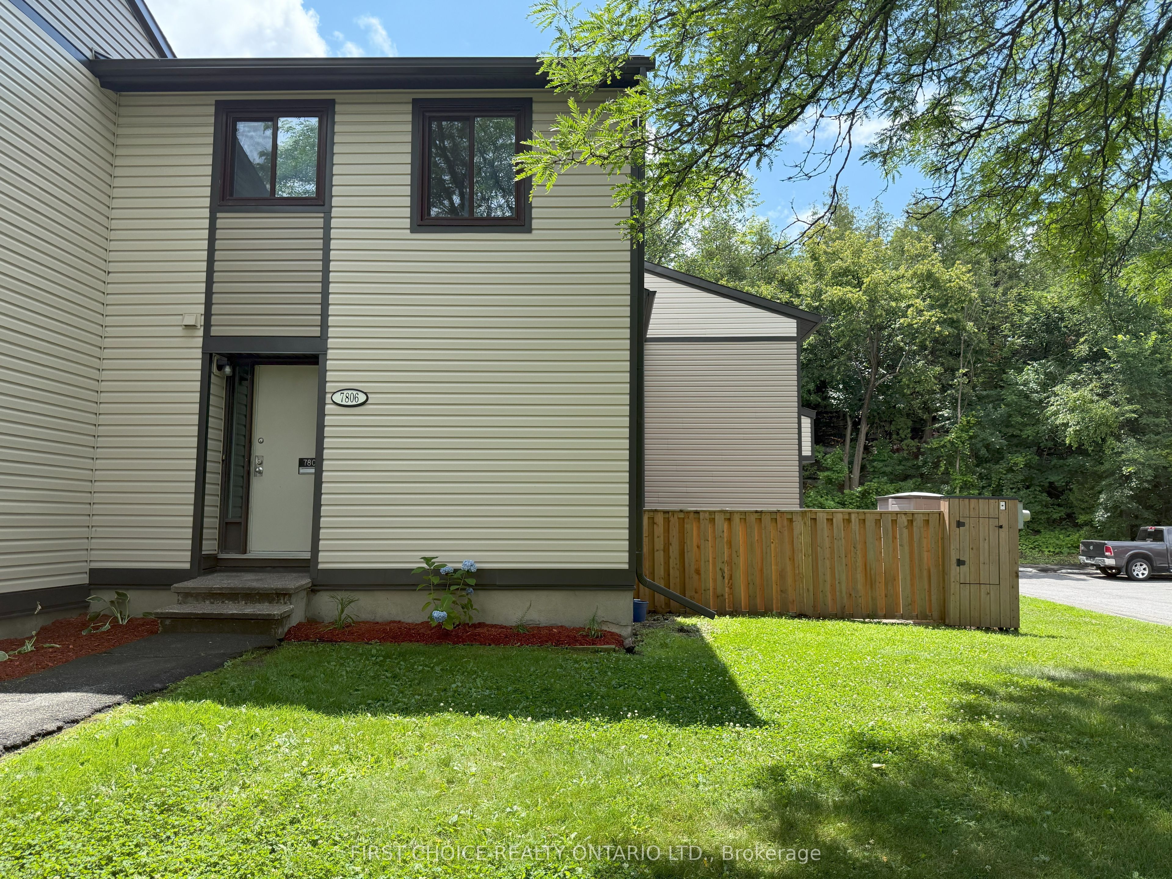 7806 Jeanne D'arc Boulevard