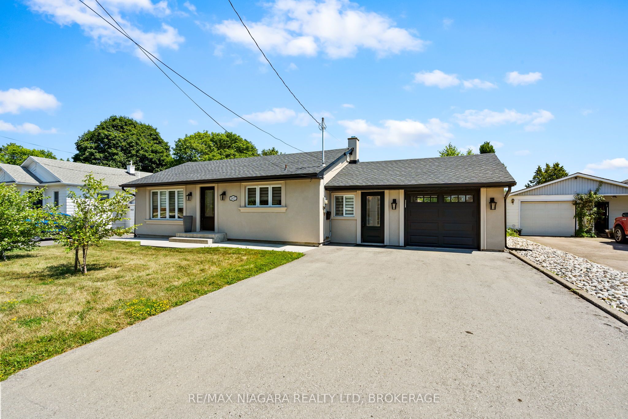 1427 Niagara Stone Road Property Photo 1