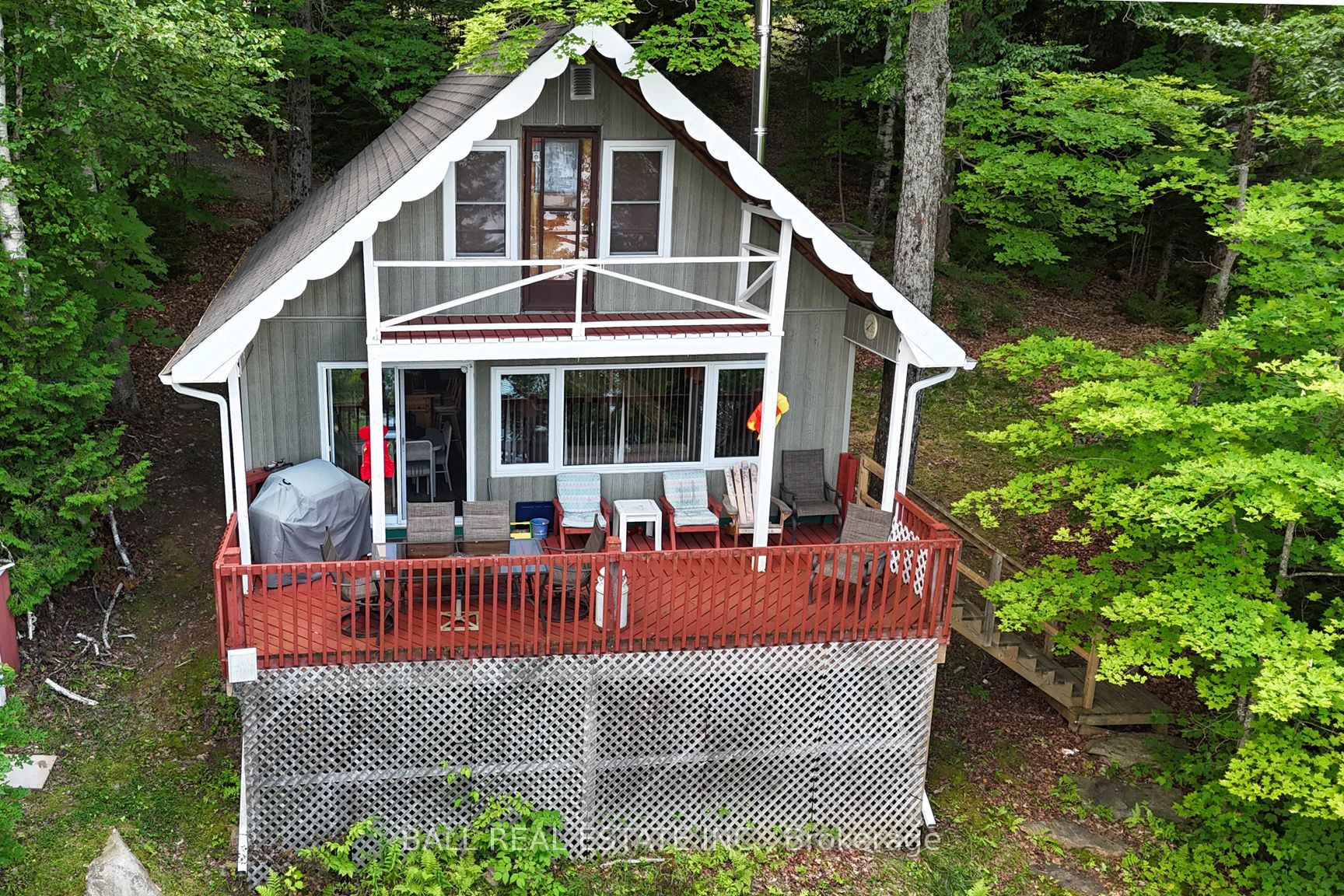 277 W Diamond Lake Road Property Photo 1