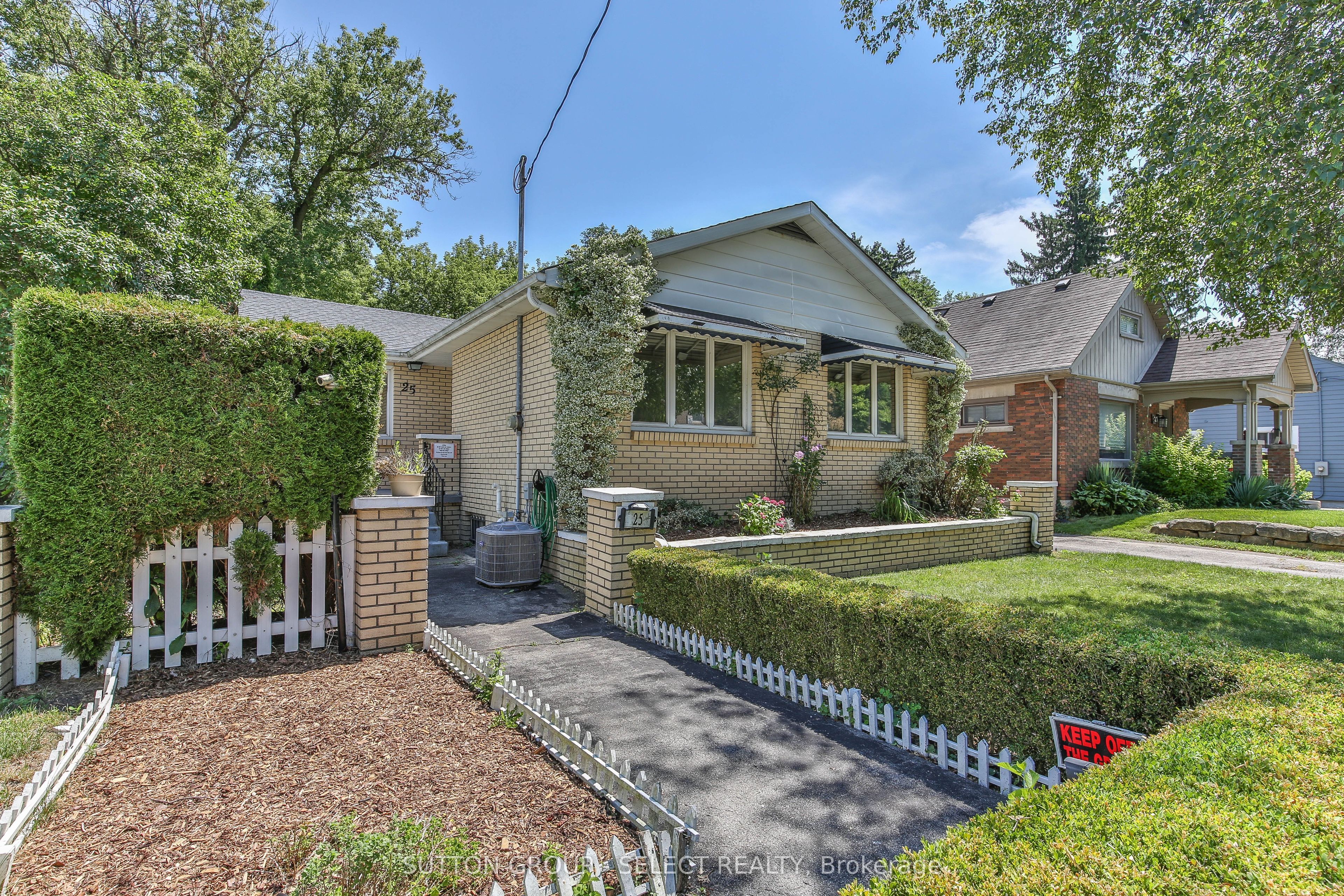 25 FOSTER Avenue Property Photo 1