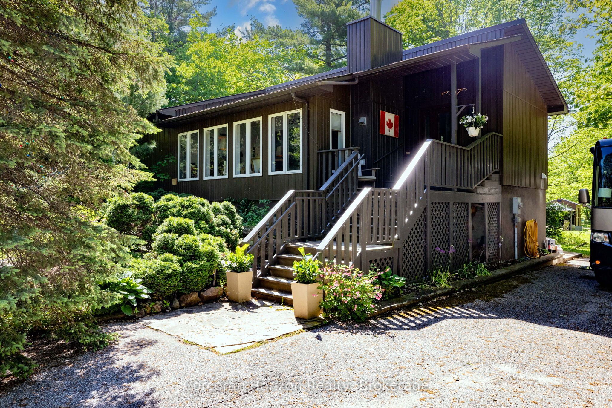 2517 Honey Harbour Rd Property Photo 1