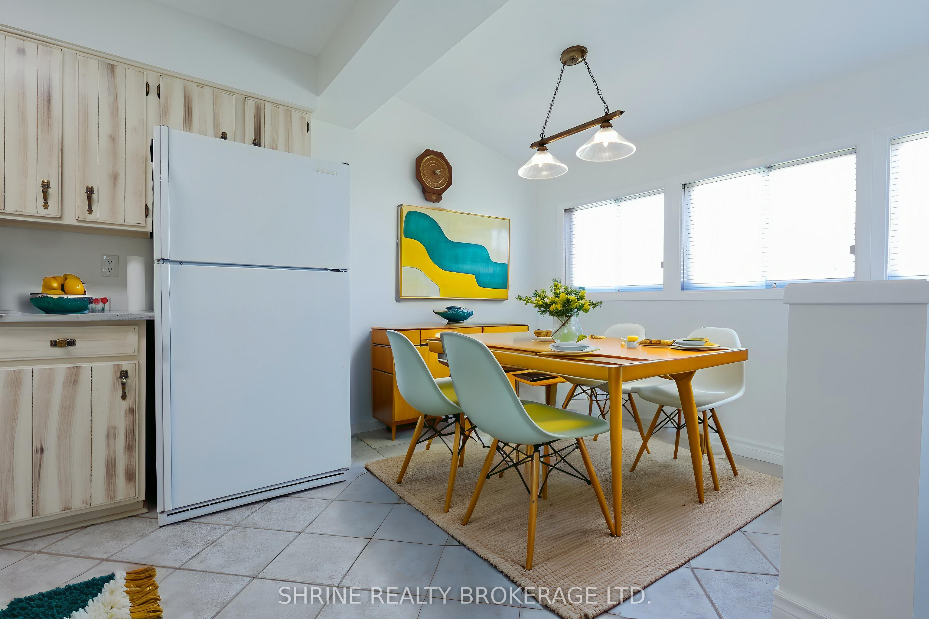 853 Queens Avenue Property Photo 4