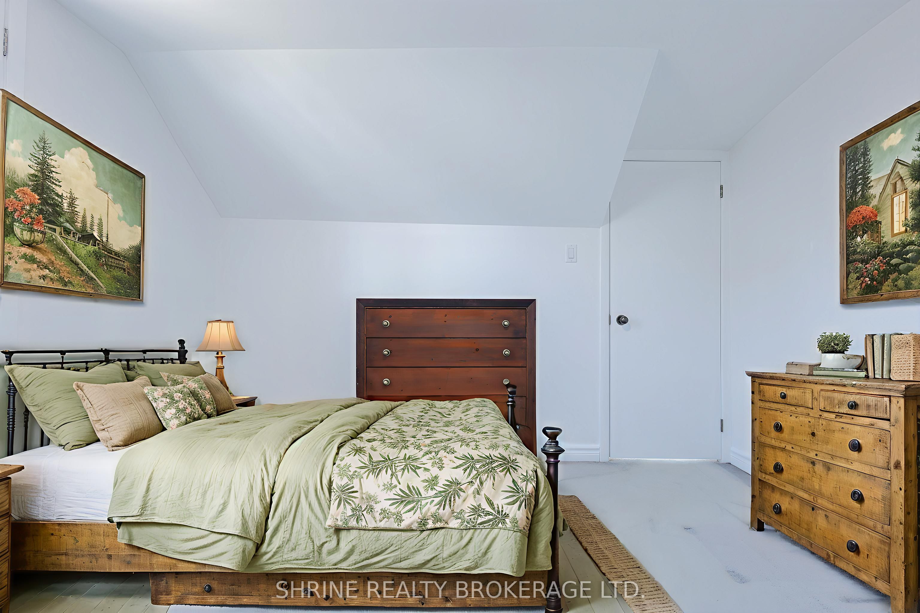 853 Queens Avenue Property Photo 7