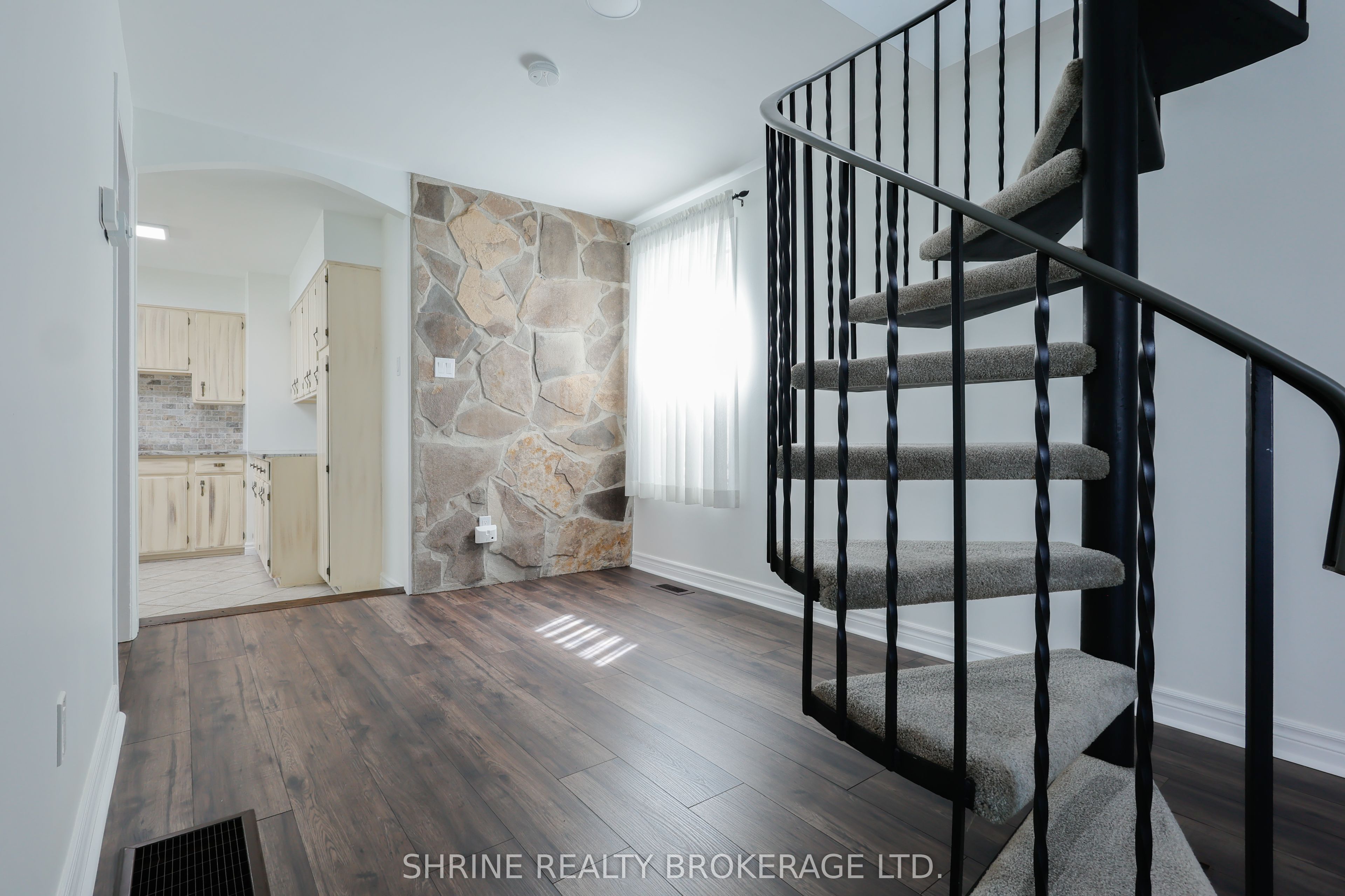853 Queens Avenue Property Photo 11
