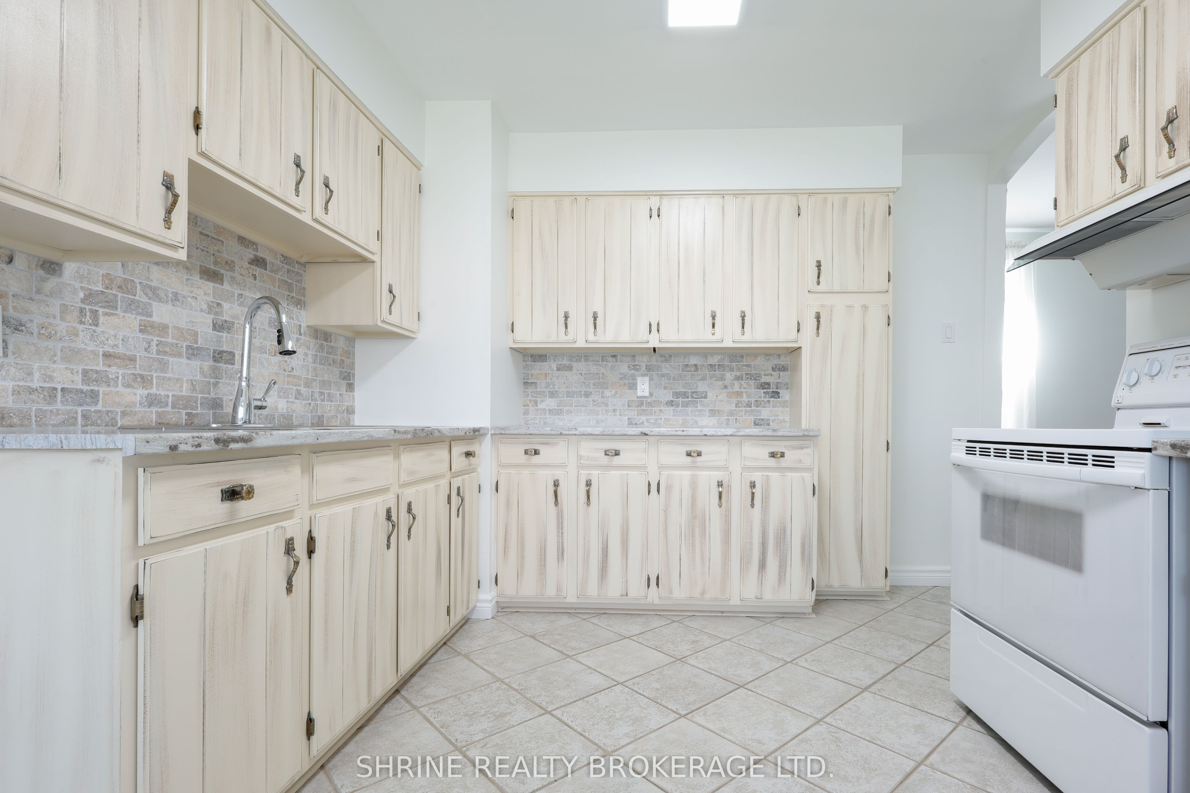 853 Queens Avenue Property Photo 13