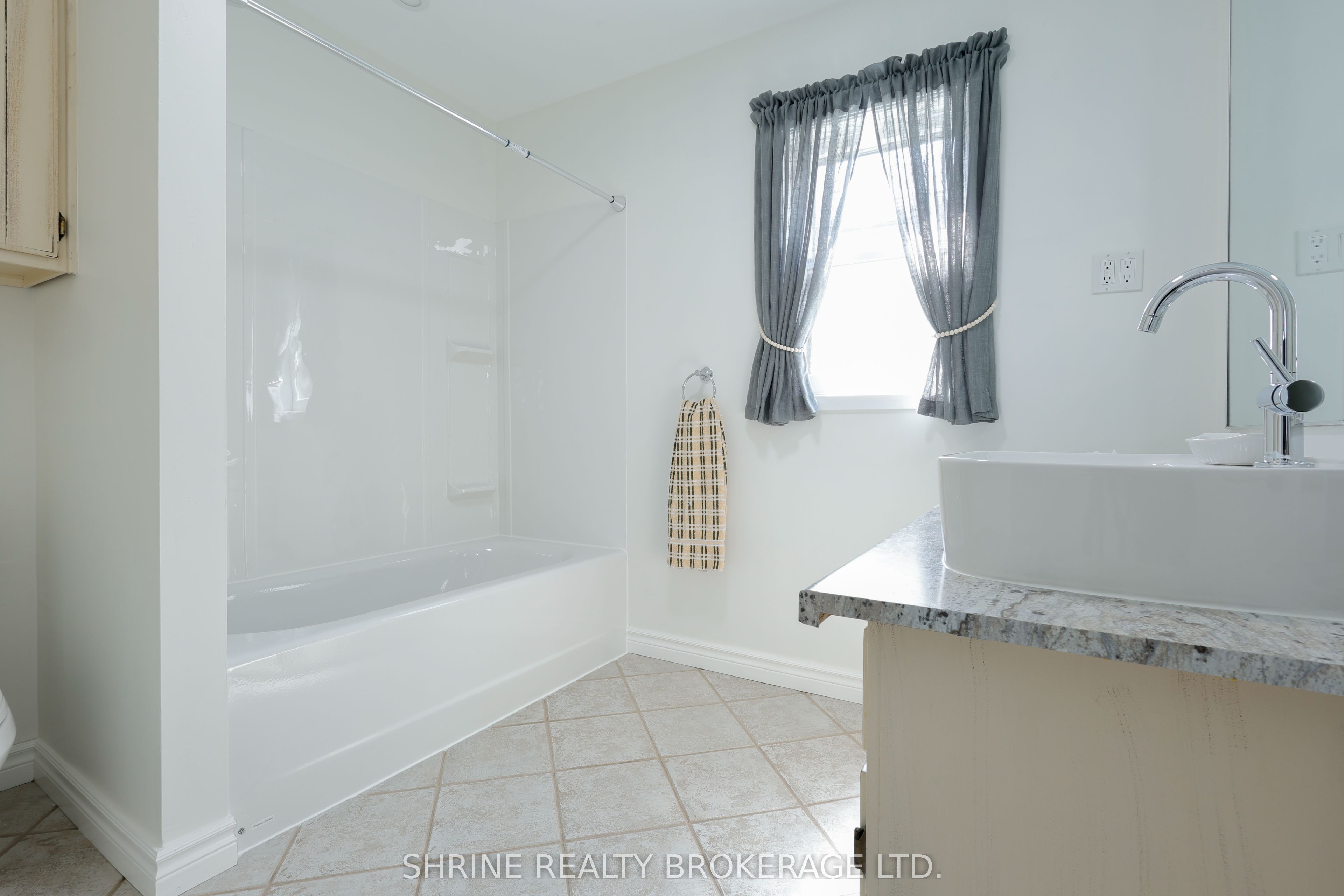 853 Queens Avenue Property Photo 15