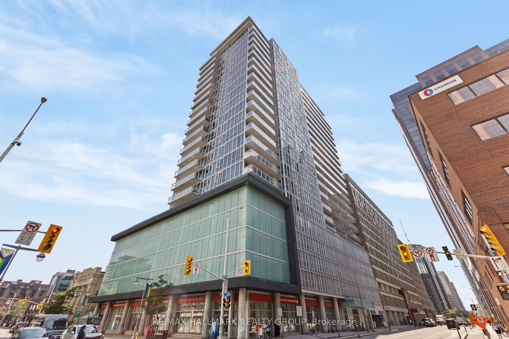324 Laurier Avenue W 2105