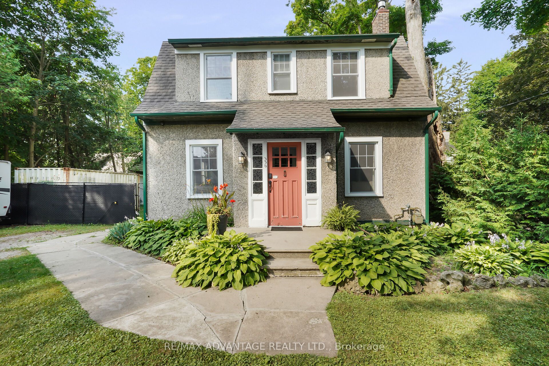336 Thames Street S Property Photo 1