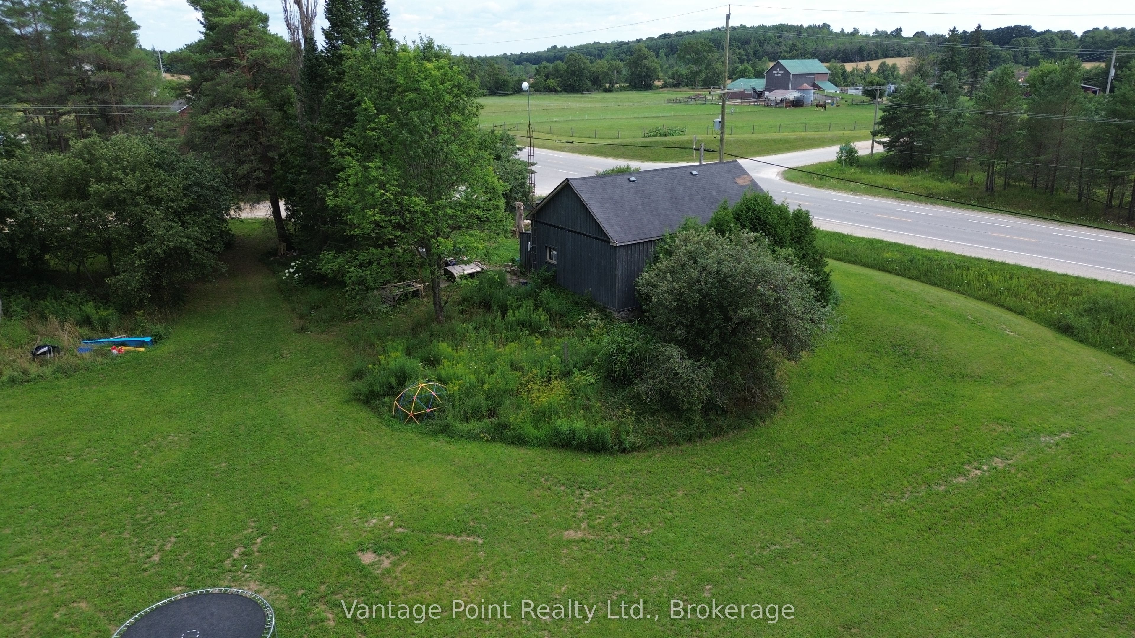 560335 70 Side Road Property Photo 1