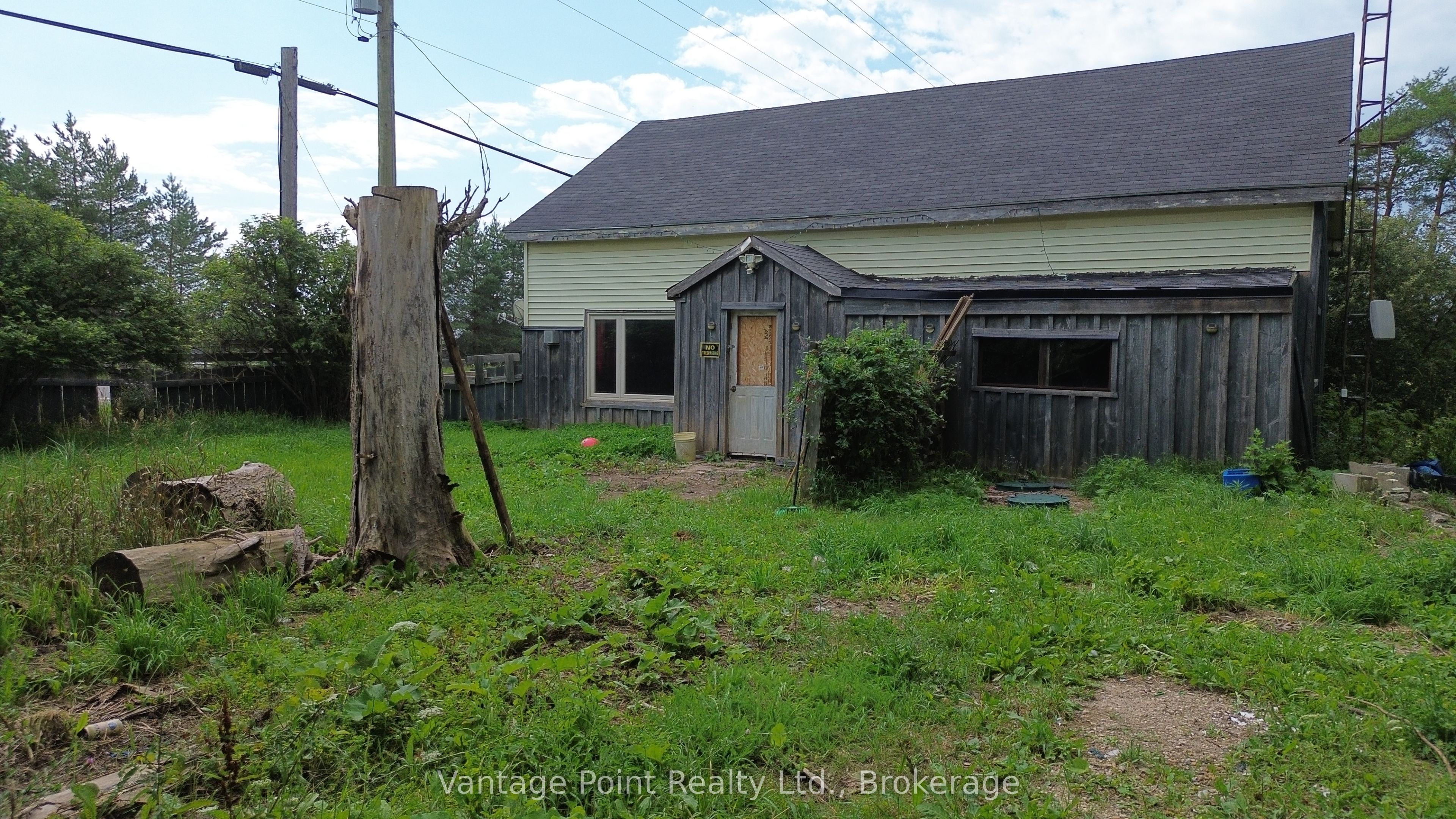560335 70 Side Road Property Photo 2