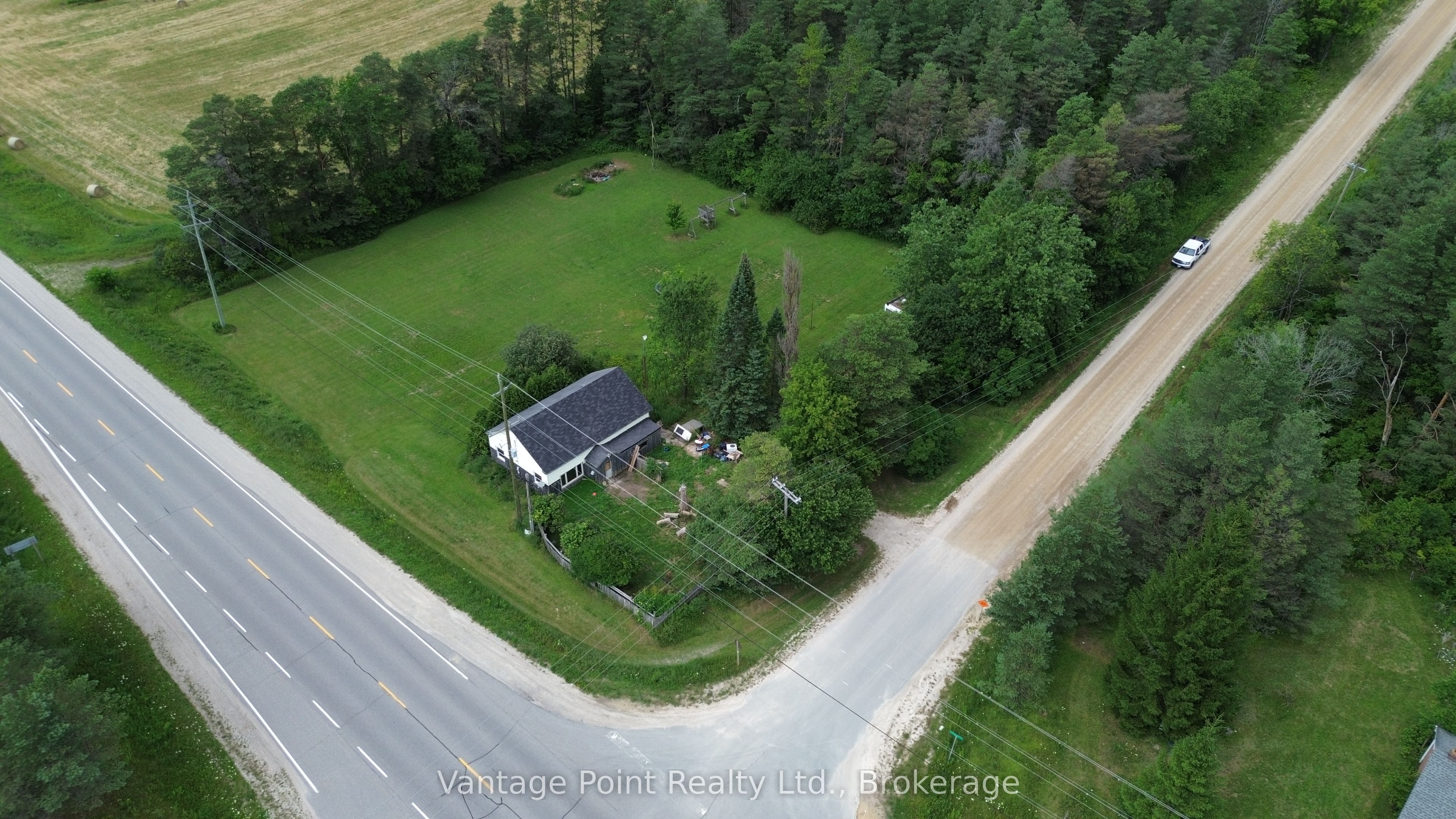 560335 70 Side Road Property Photo 3