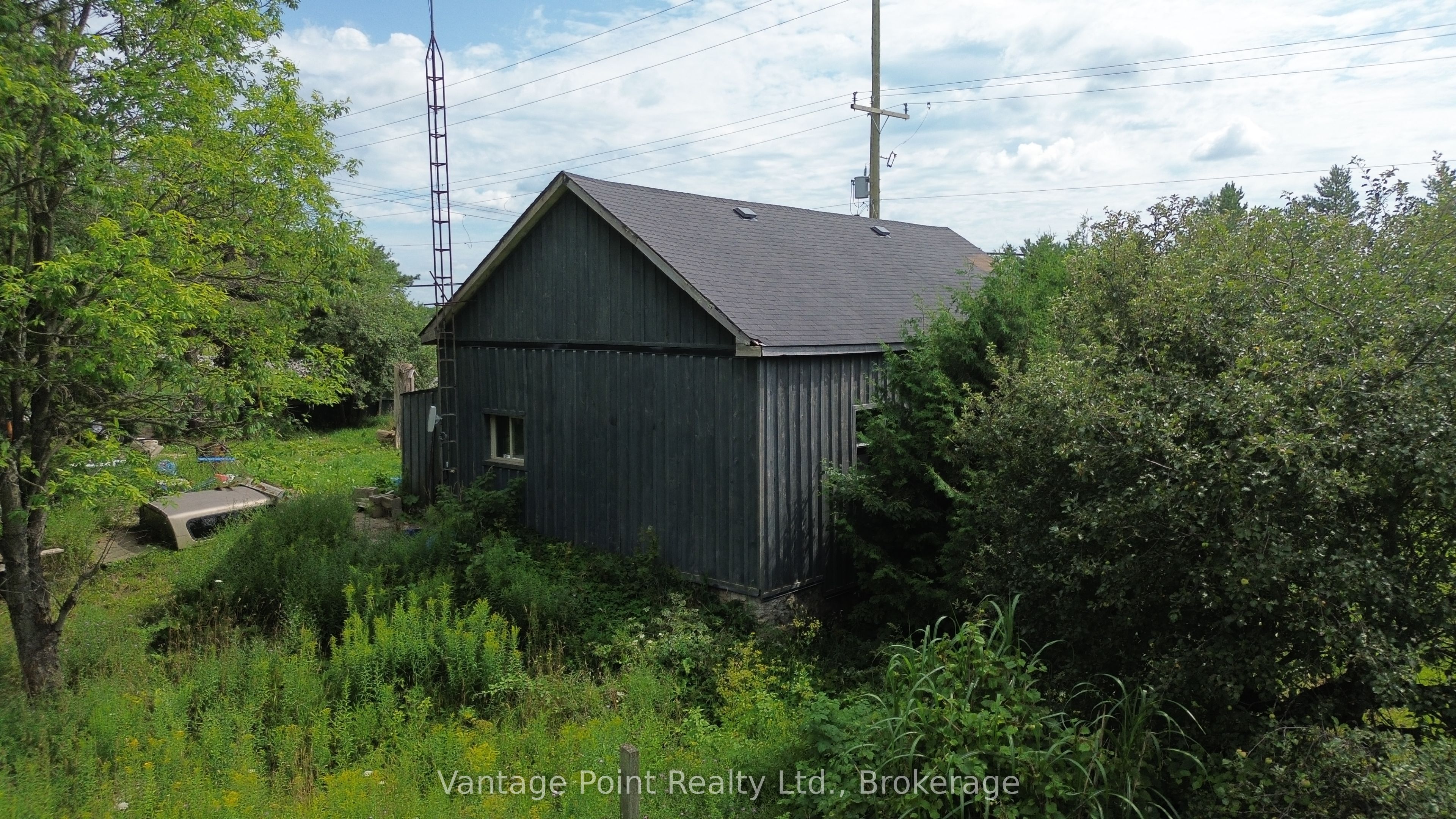 560335 70 Side Road Property Photo 4