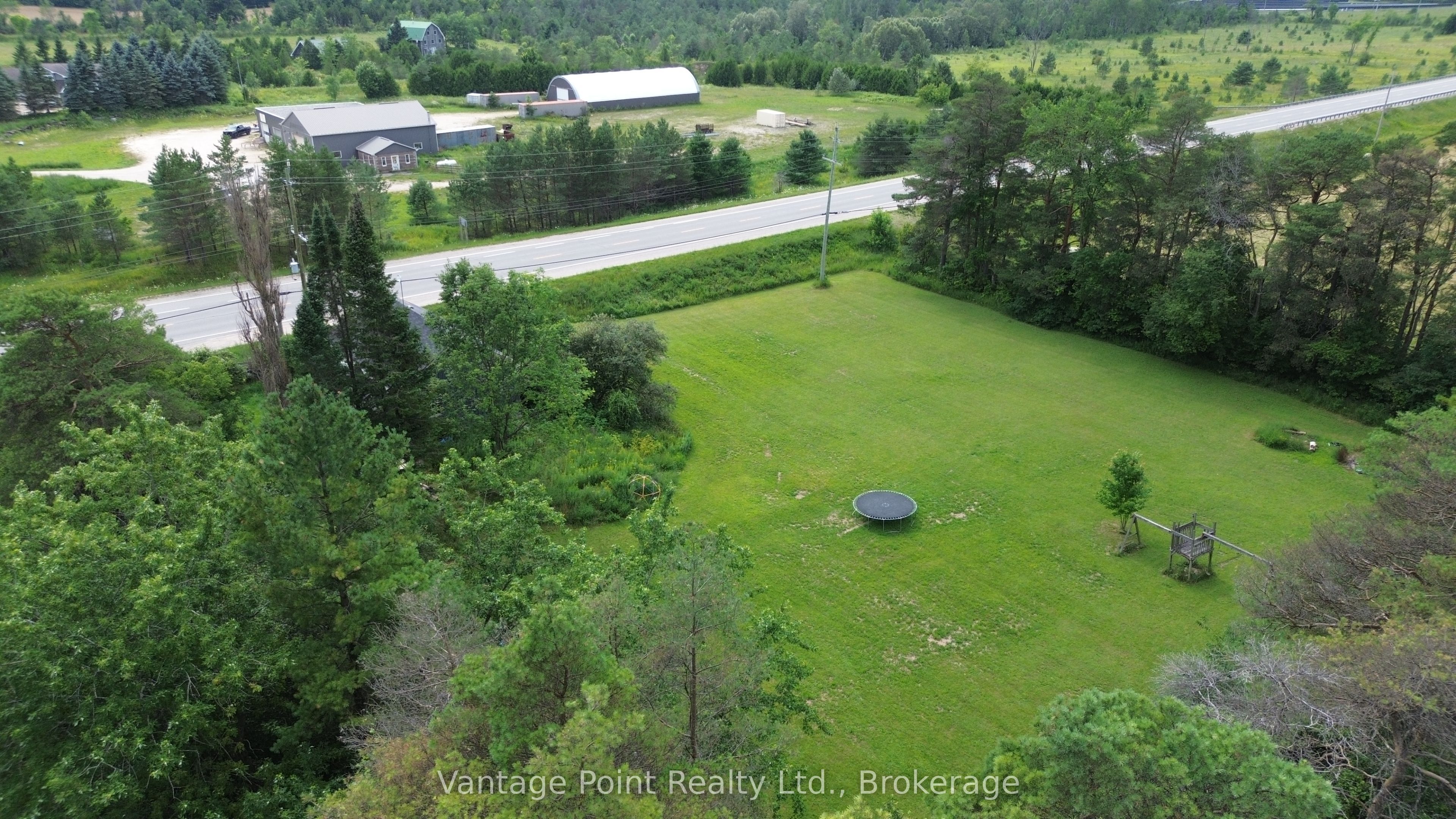 560335 70 Side Road Property Photo 9