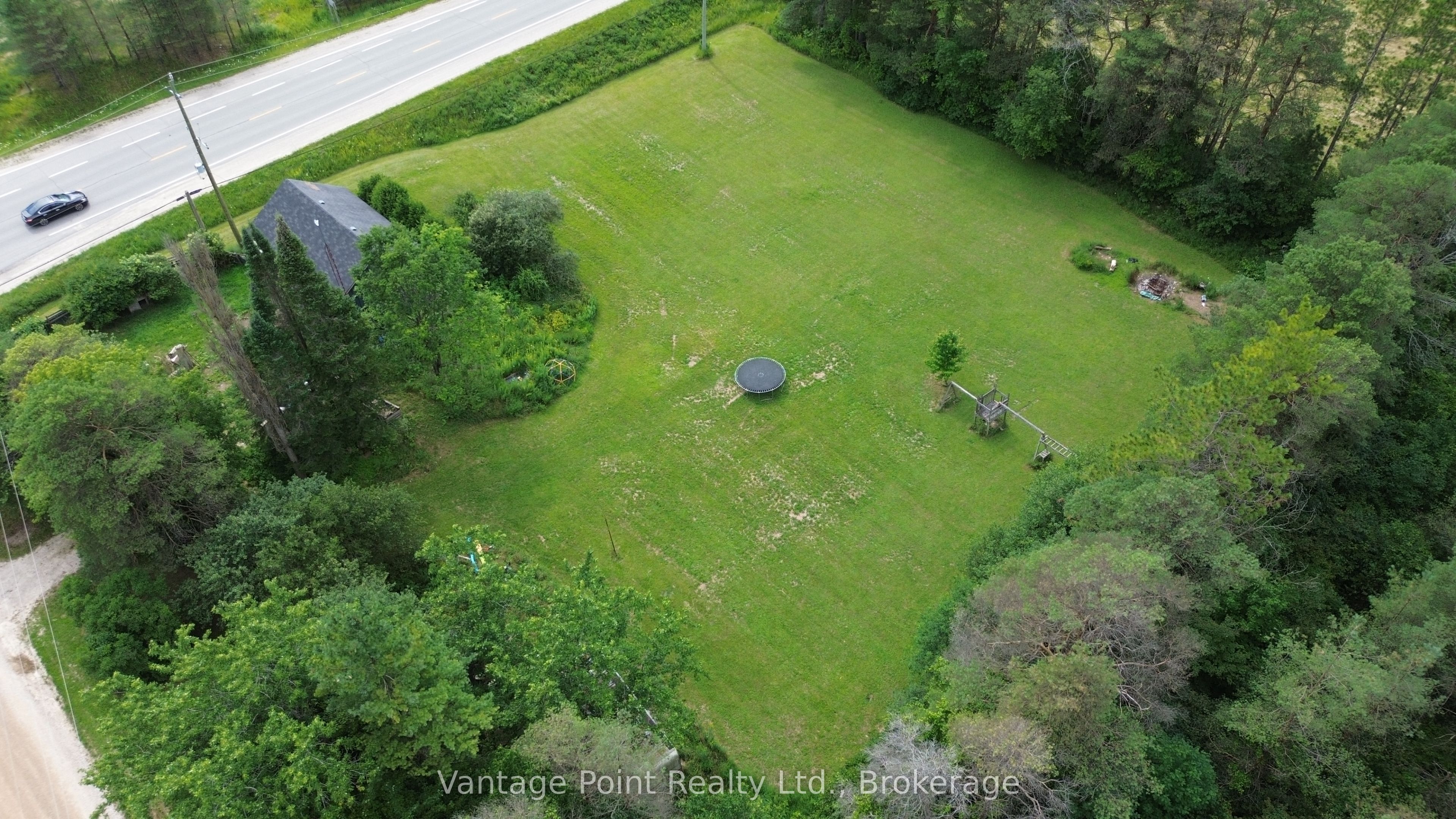 560335 70 Side Road Property Photo 10