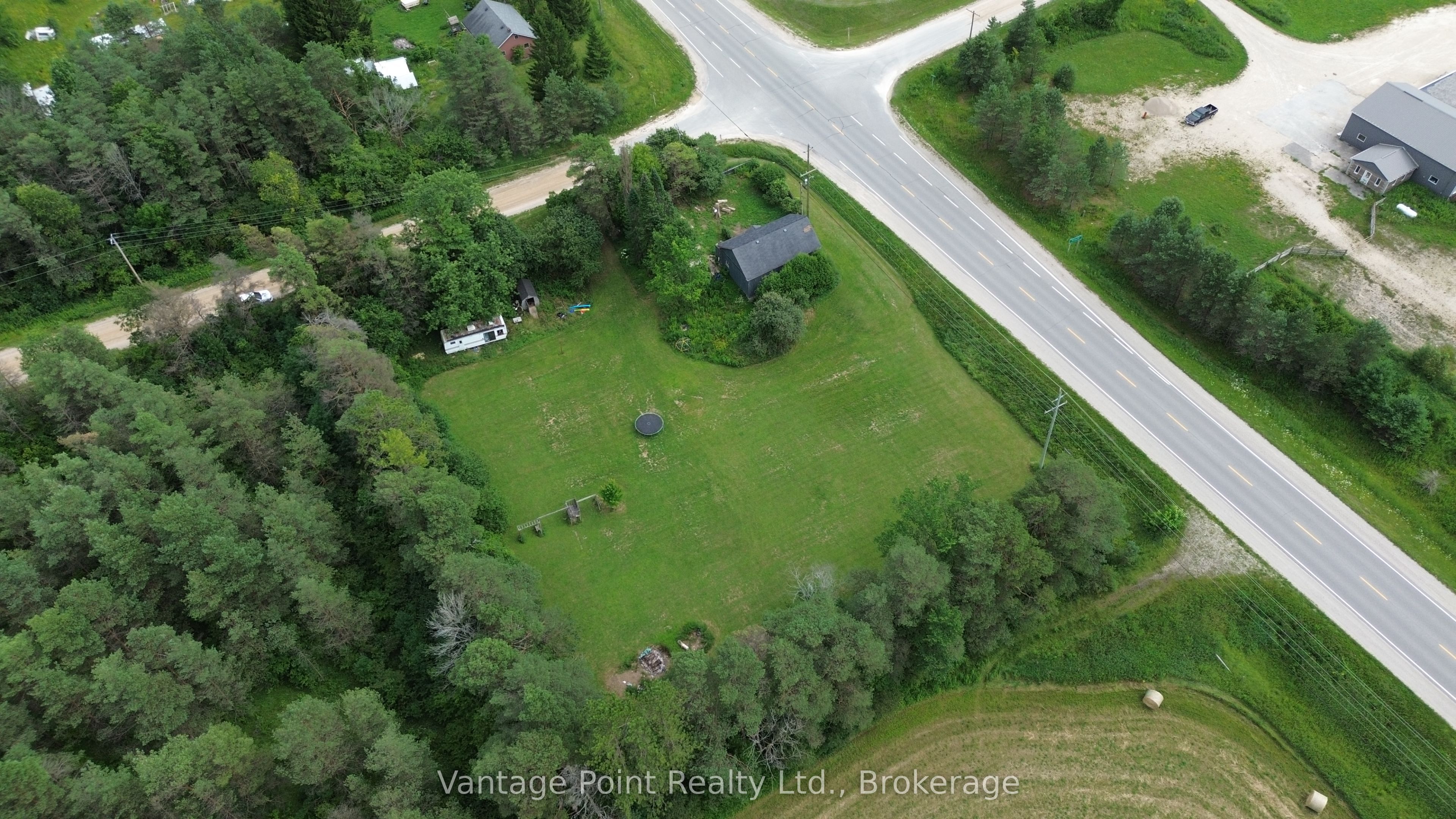 560335 70 Side Road Property Photo 11