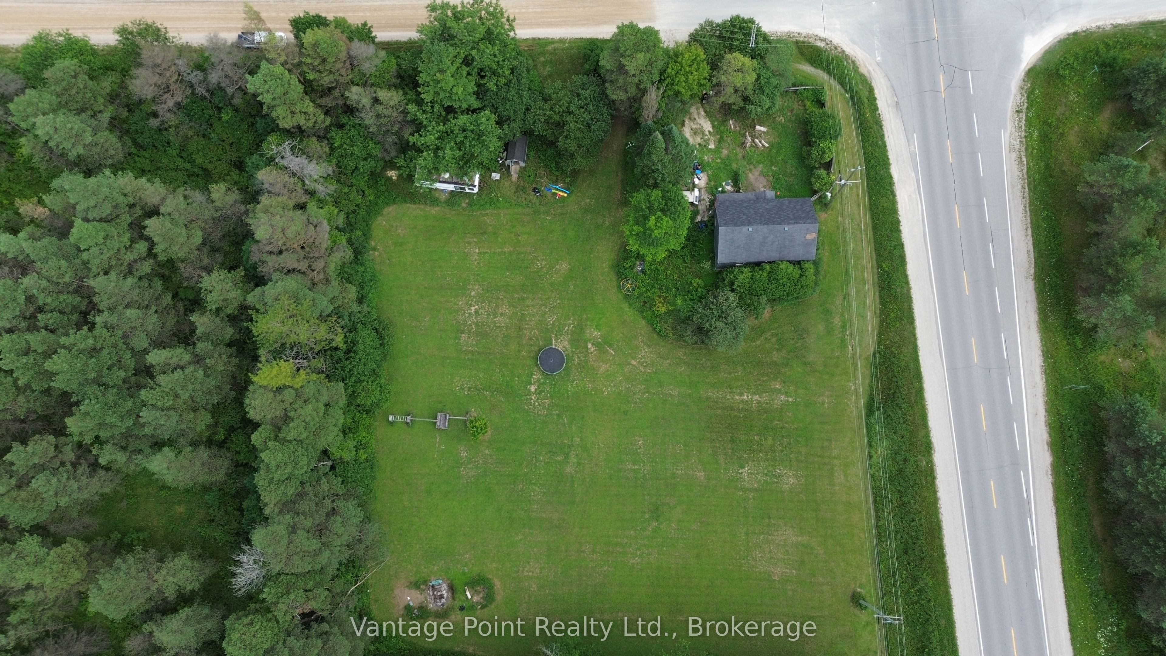 560335 70 Side Road Property Photo 12