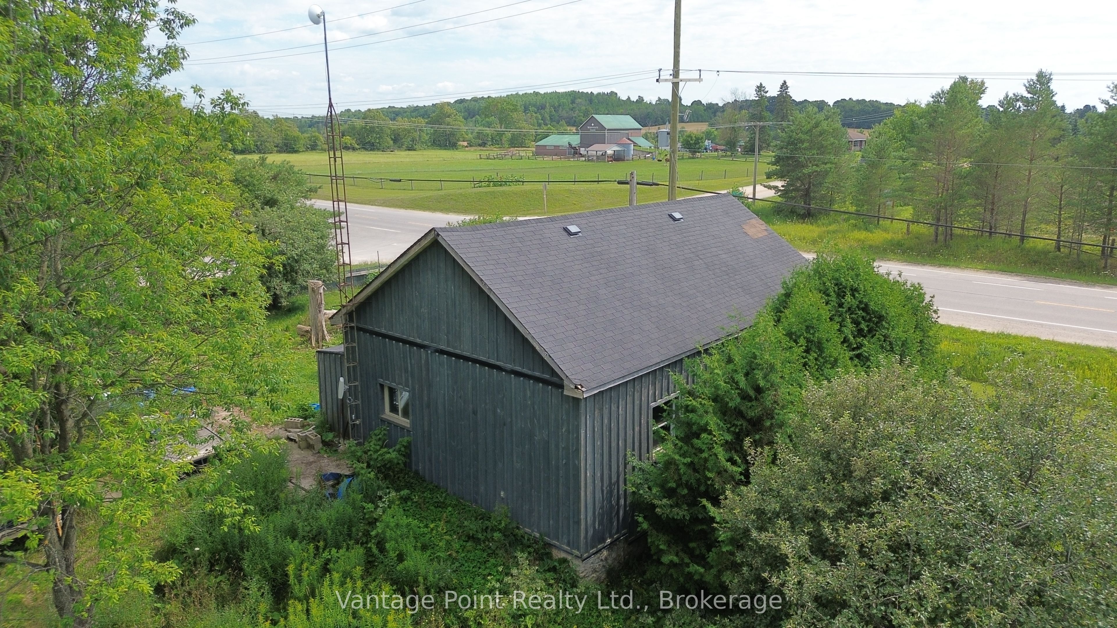 560335 70 Side Road Property Photo 14