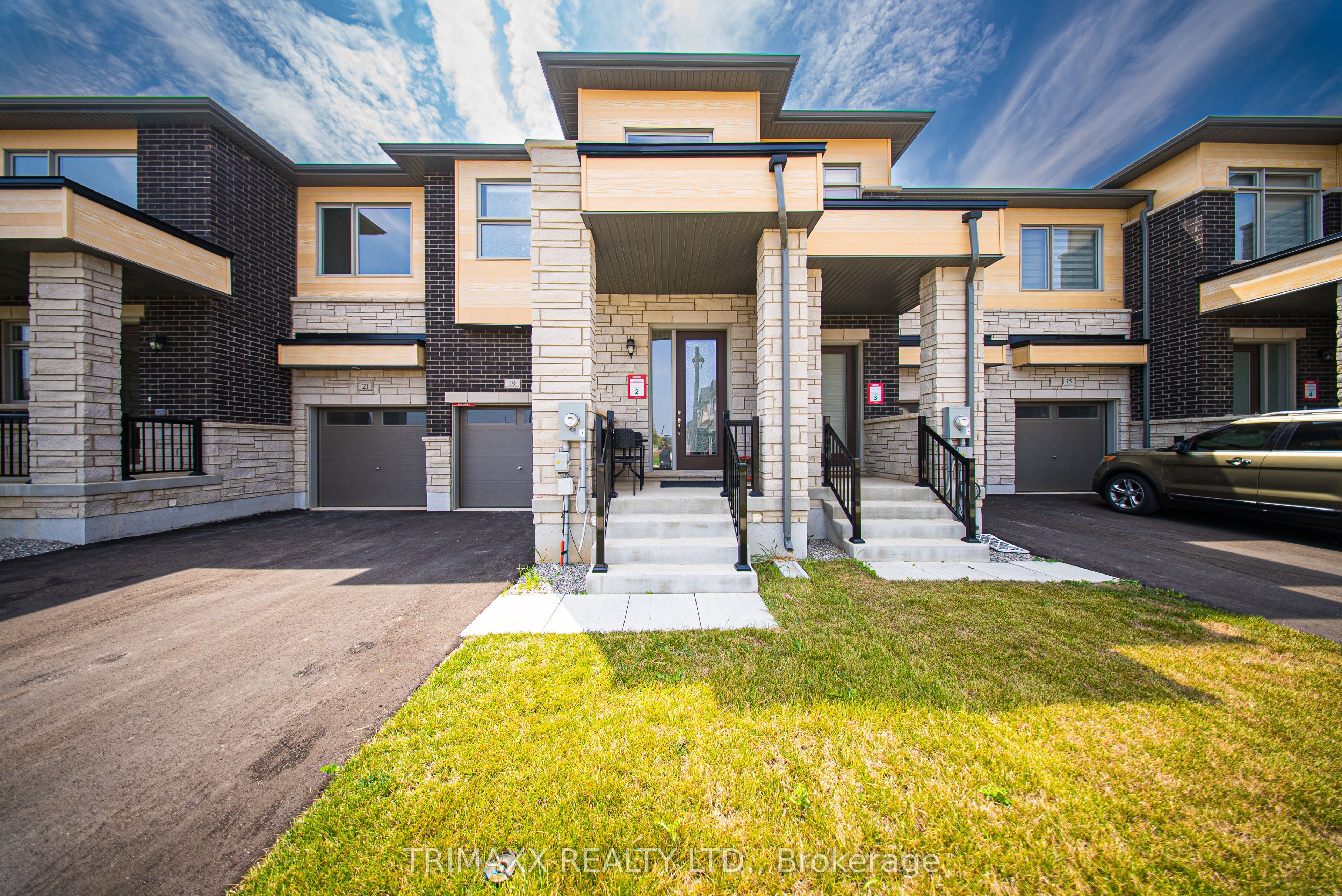 19 Molnar Crescent Property Photo 1