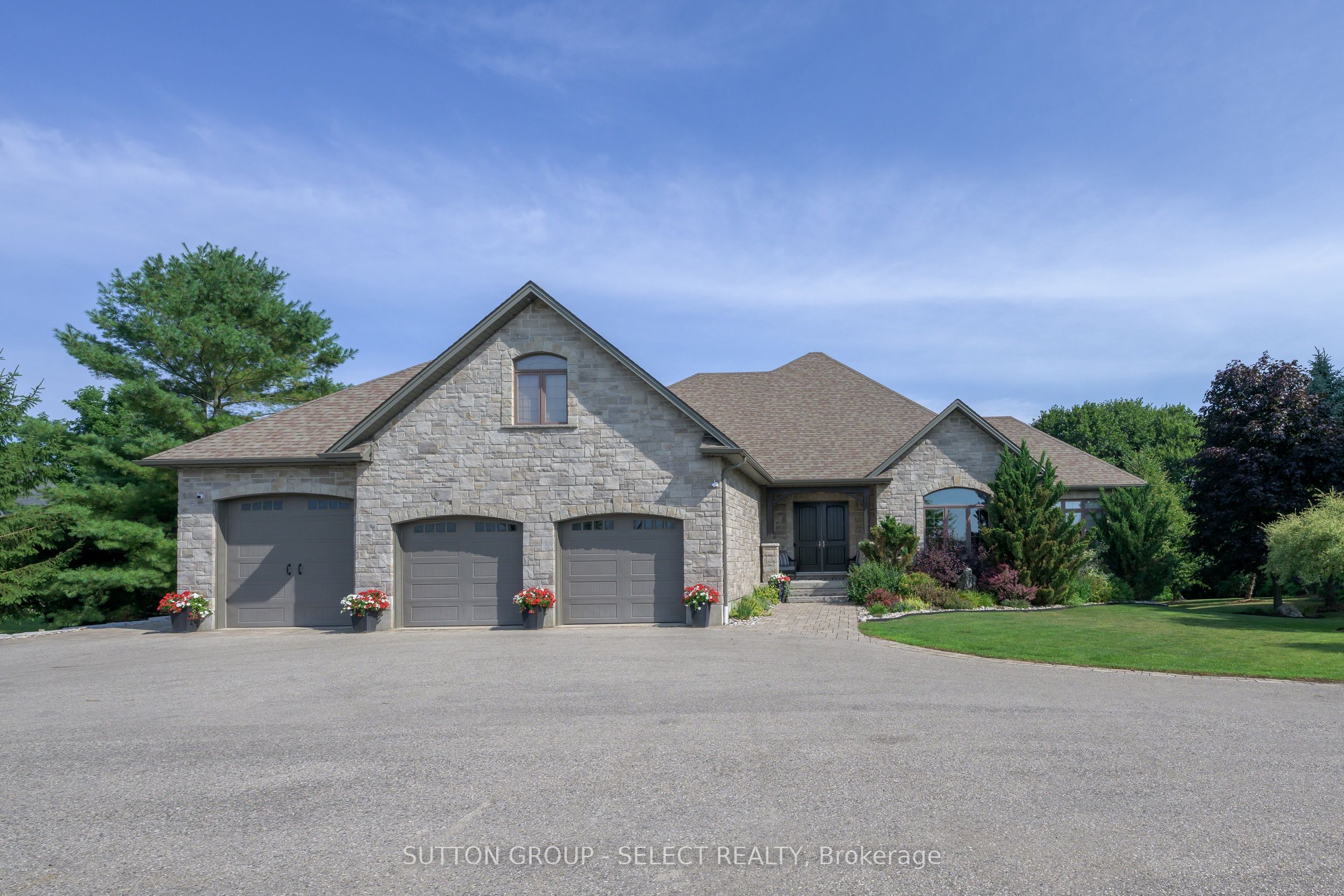 5686 William Street Property Photo 1