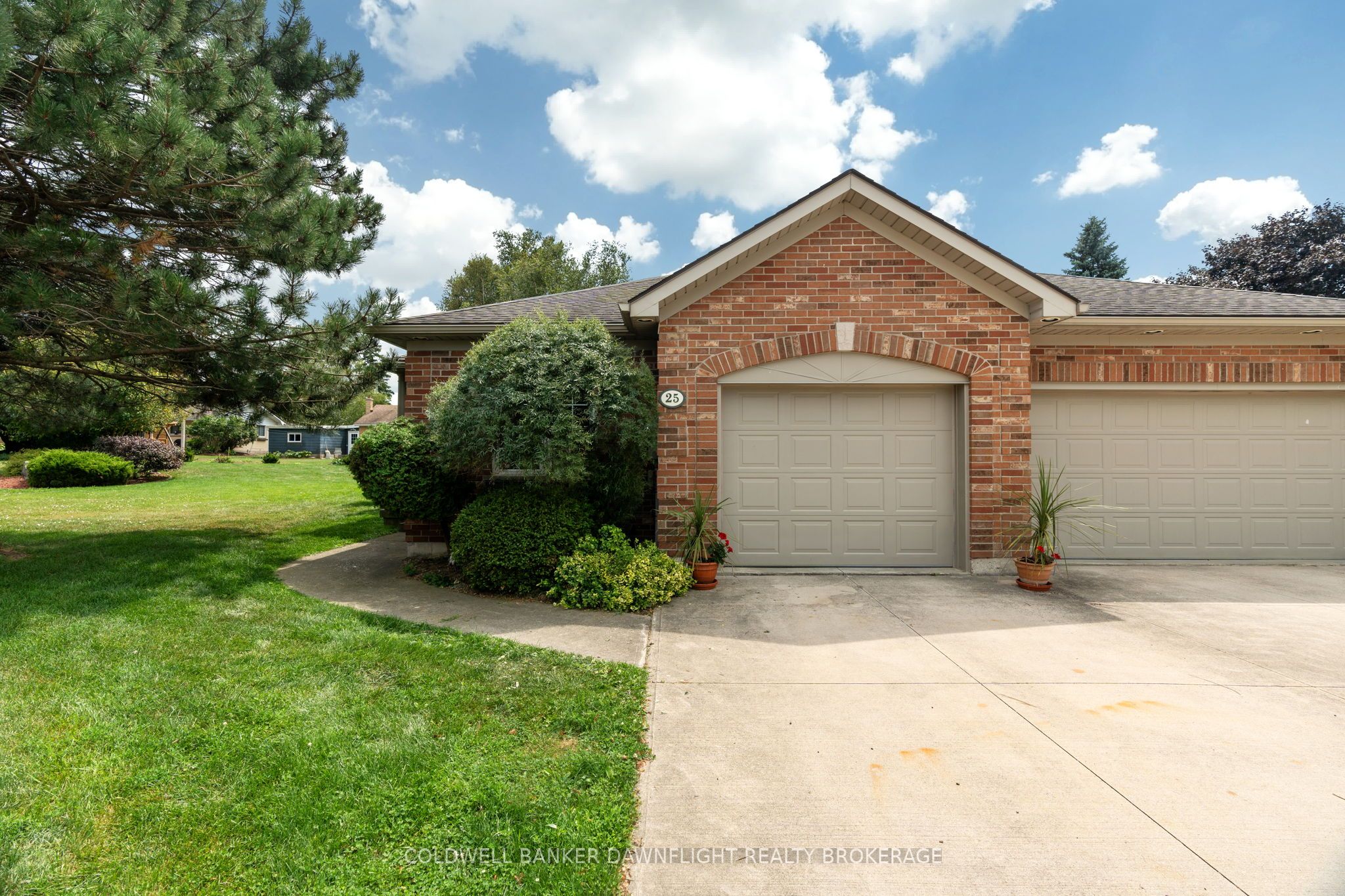 25 Shadow Ln Property Photo 1