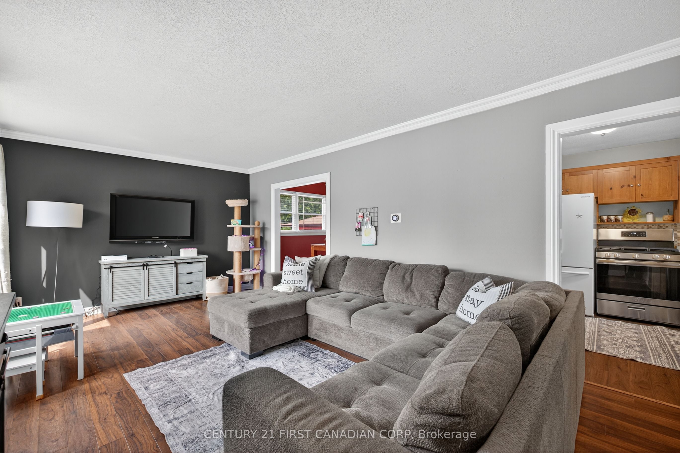 204 Burnside Drive Property Photo 2