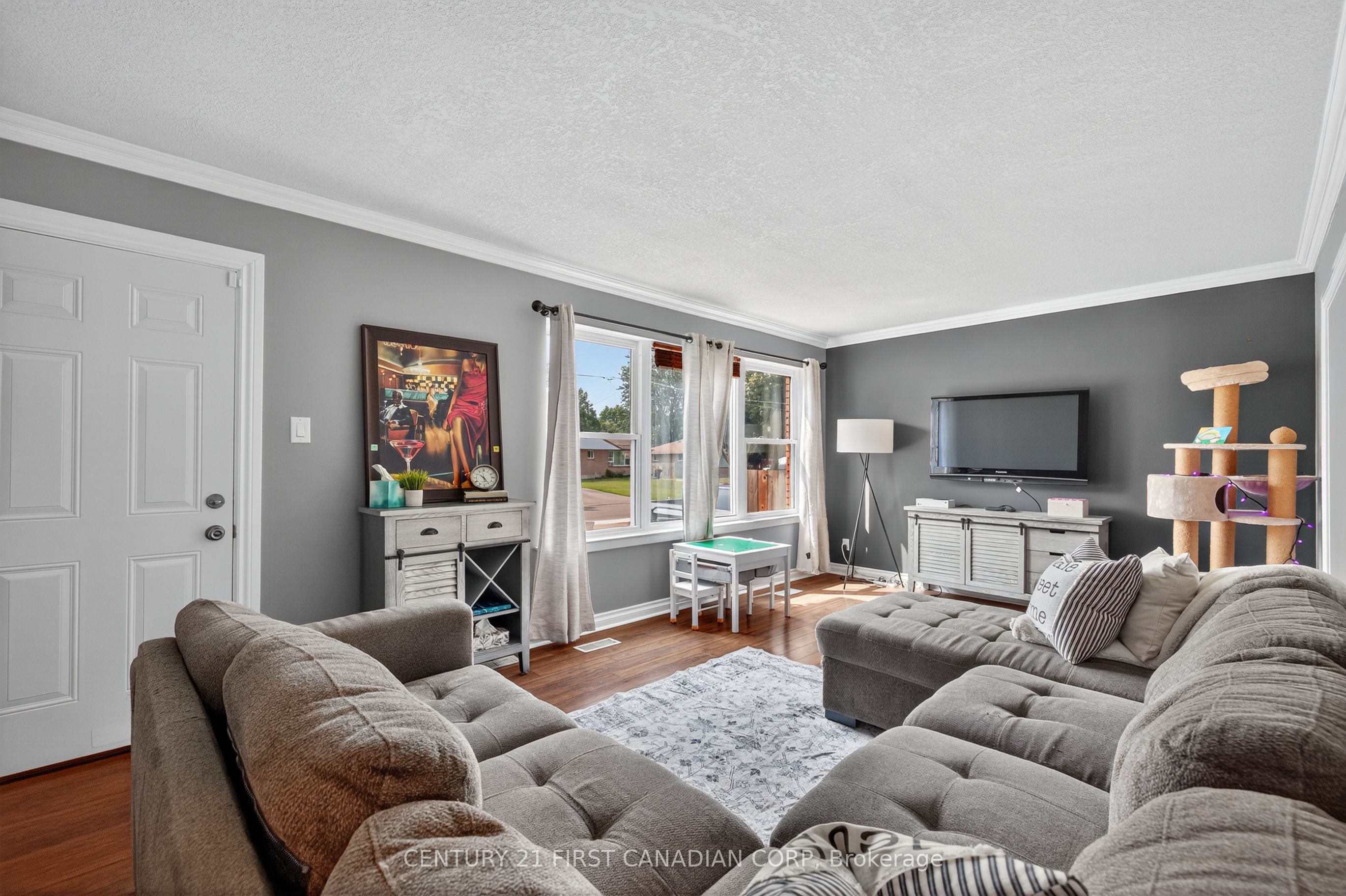 204 Burnside Drive Property Photo 4