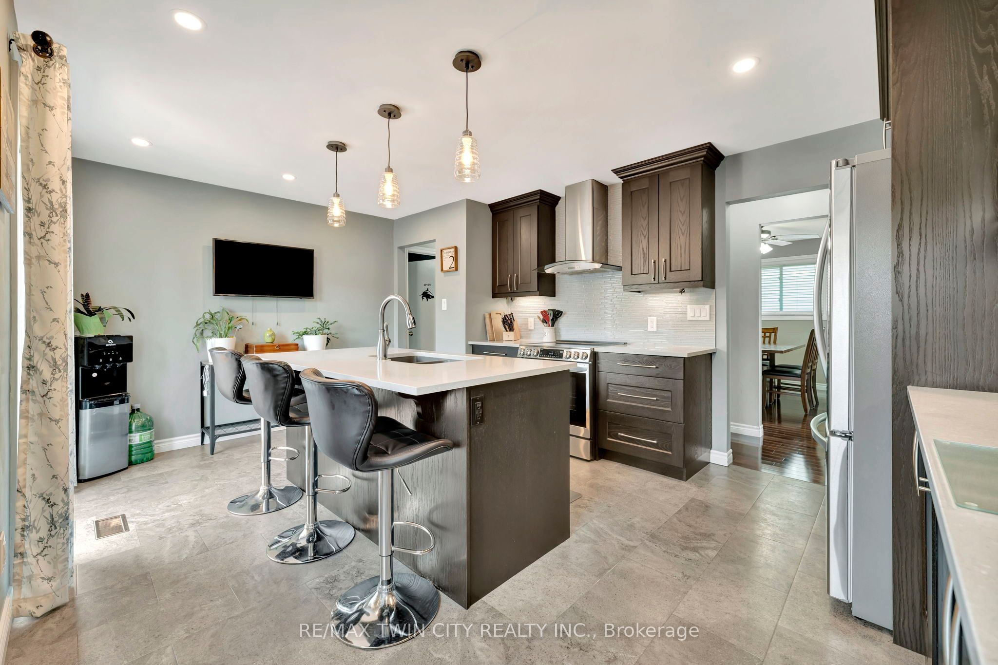 375 Elliott Street Property Photo 8