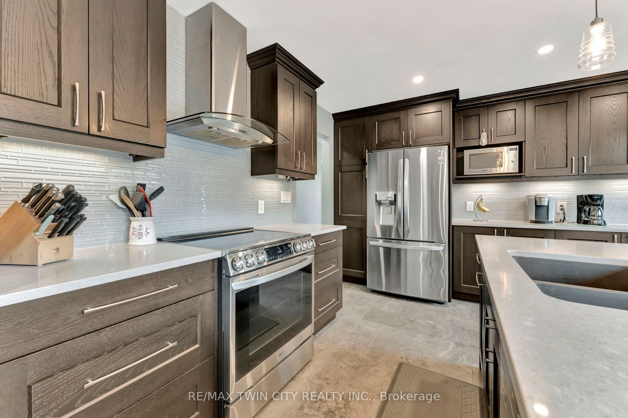 375 Elliott Street Property Photo 9