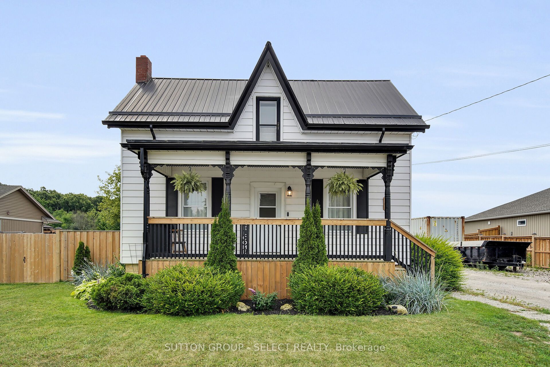 145 E Victoria Avenue Property Photo 1