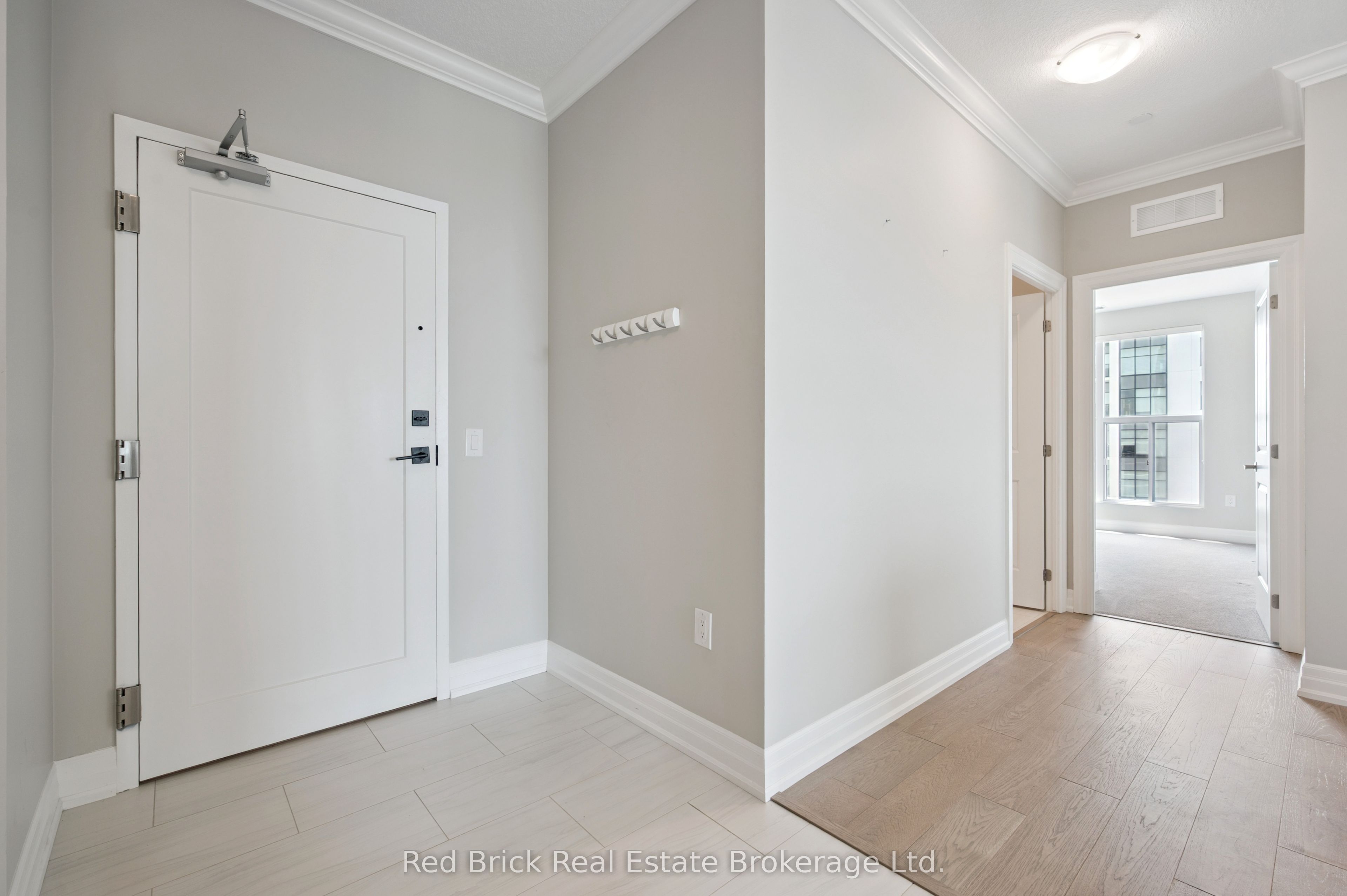 1880 Gordon Street 805 Property Photo 3