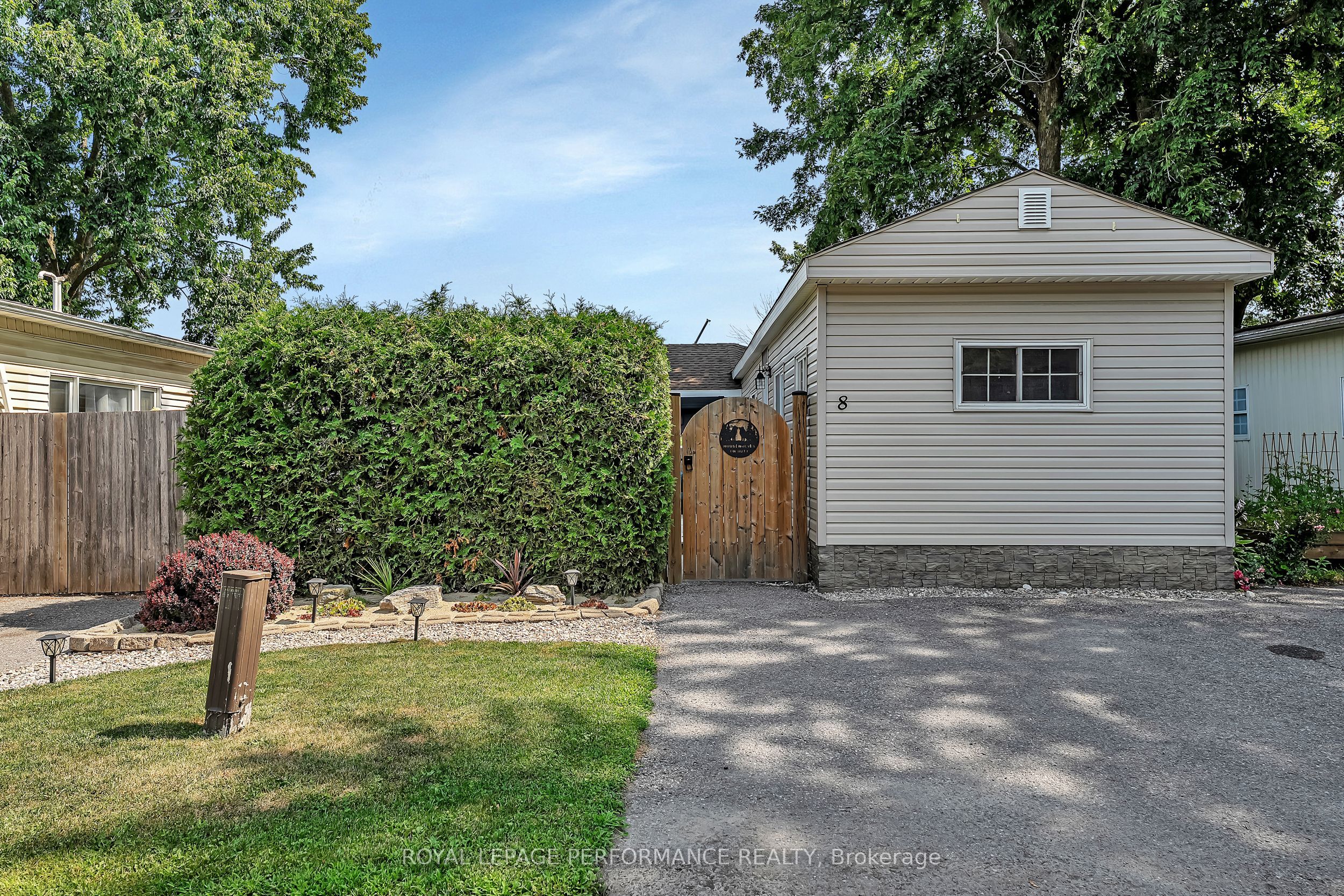 8 Bradley Green Court Property Photo 1