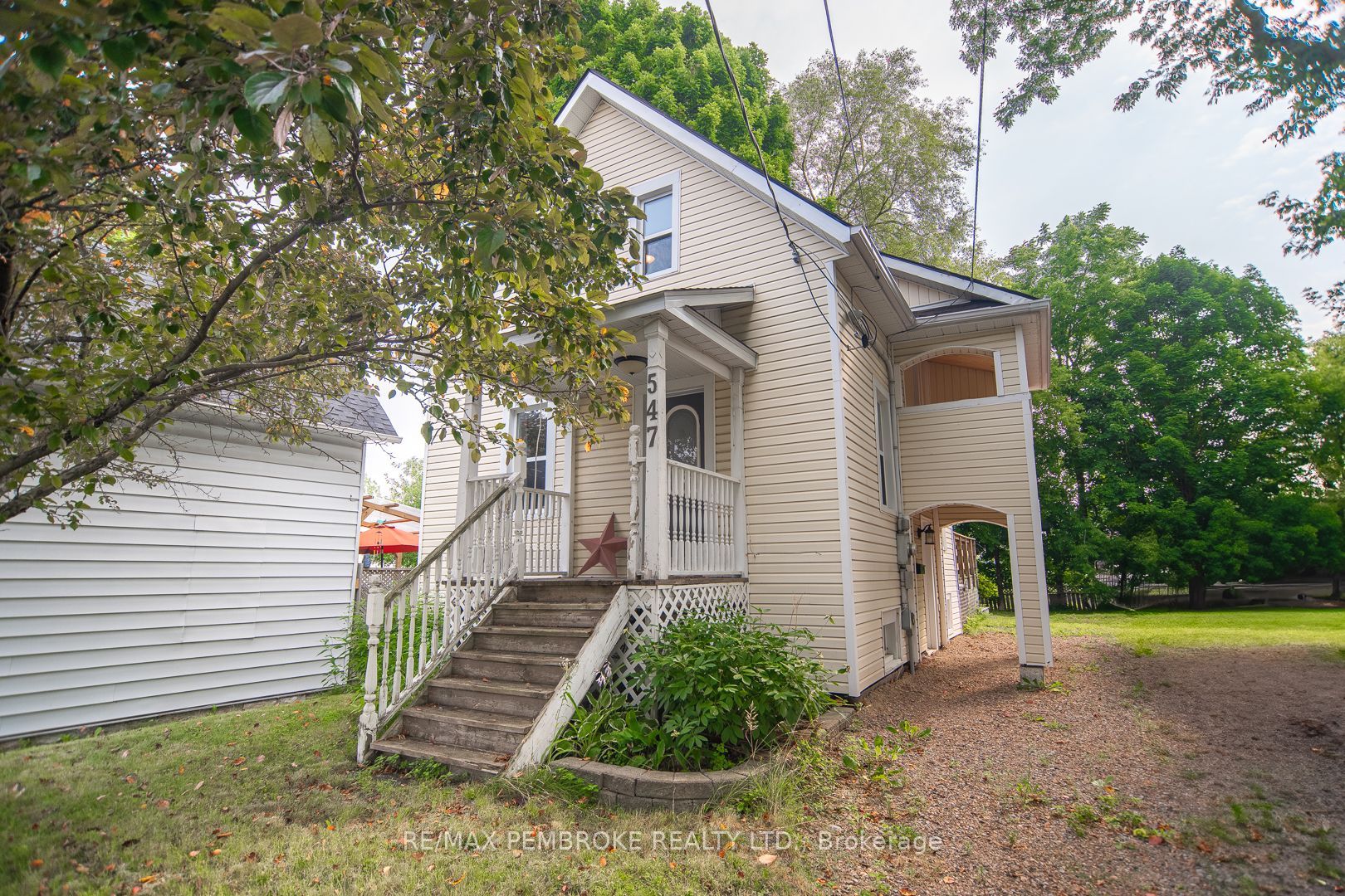 547 Mackay St Property Photo 1
