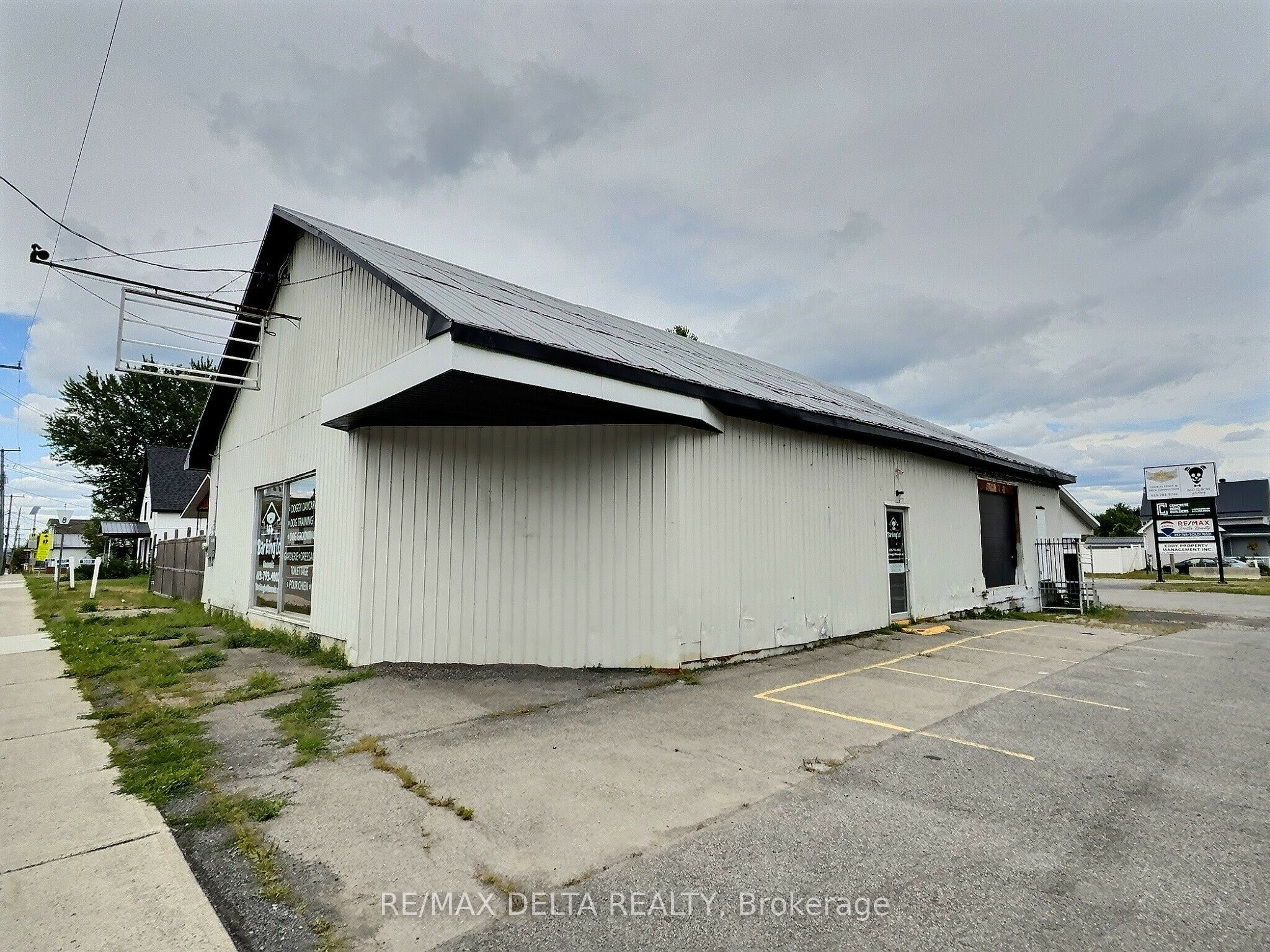 1695 Landry Rd
