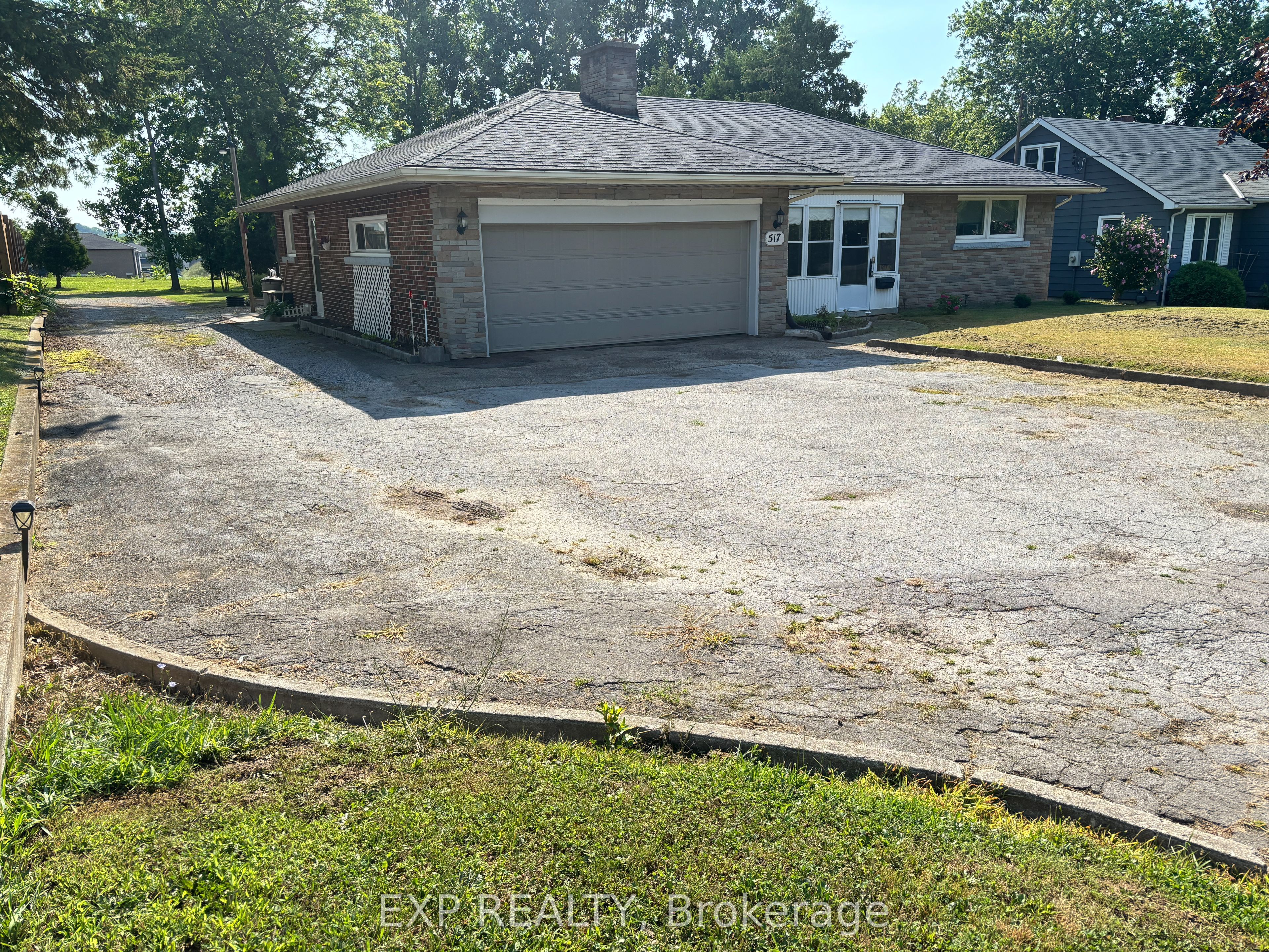 517 Norfolk Street S Property Photo 2