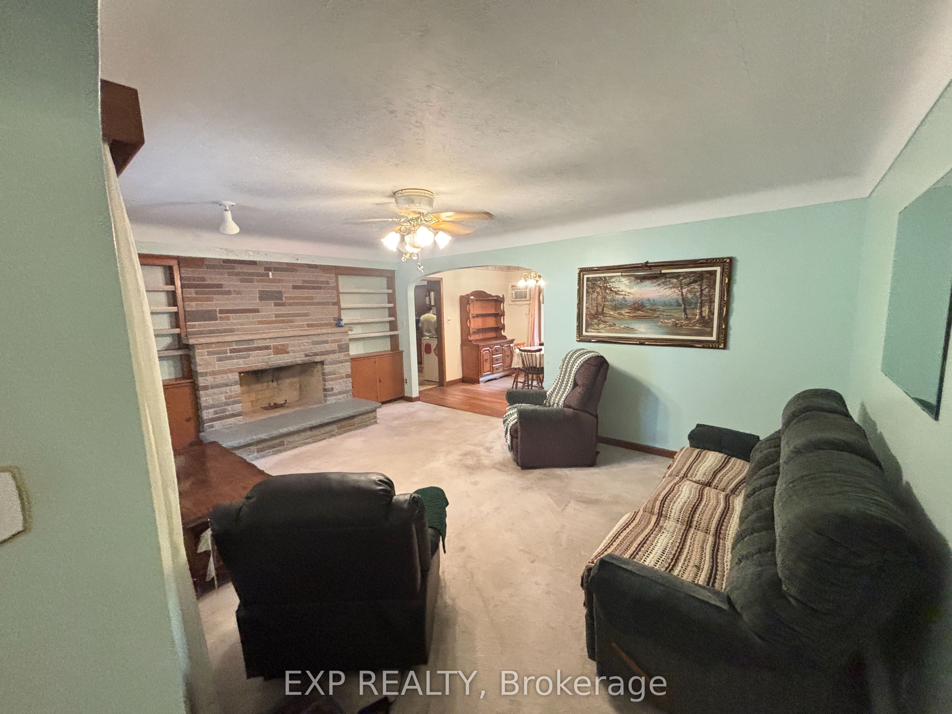 517 Norfolk Street S Property Photo 9