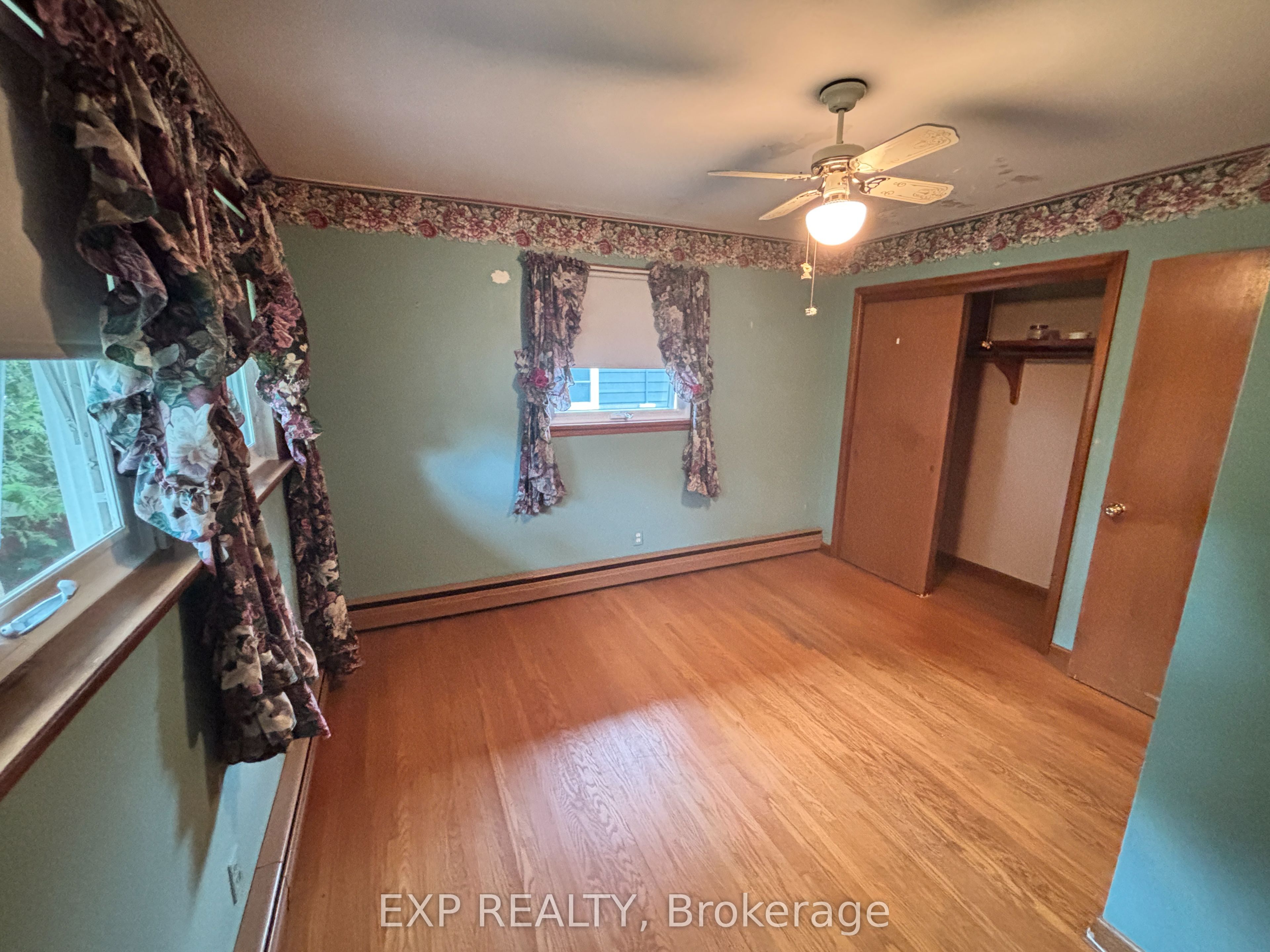 517 Norfolk Street S Property Photo 10