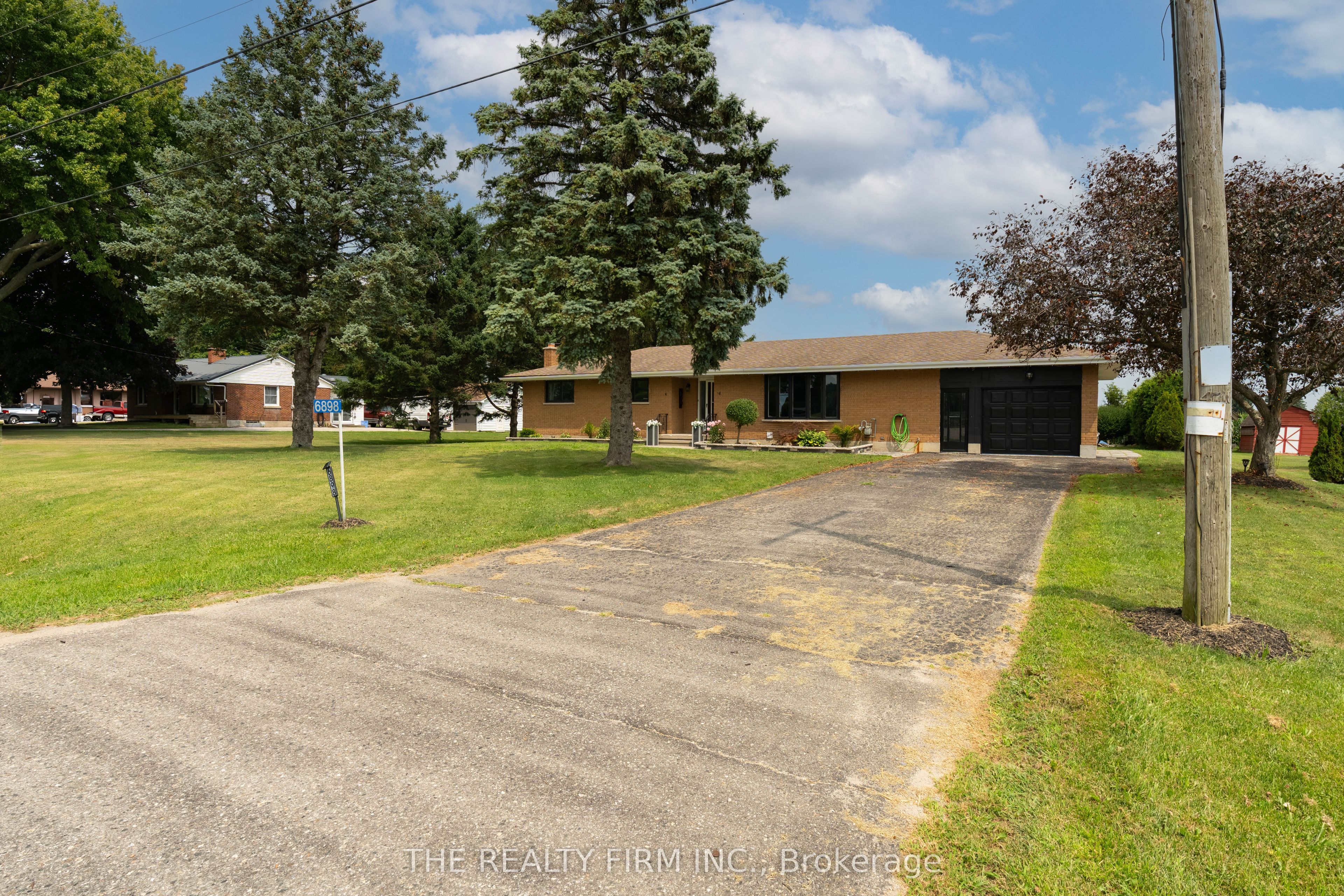 6898 Sunset Road Property Photo 1