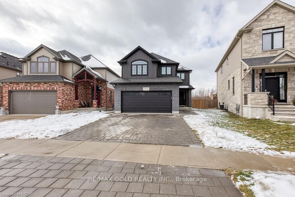1387 Howlett Circle Property Photo 1