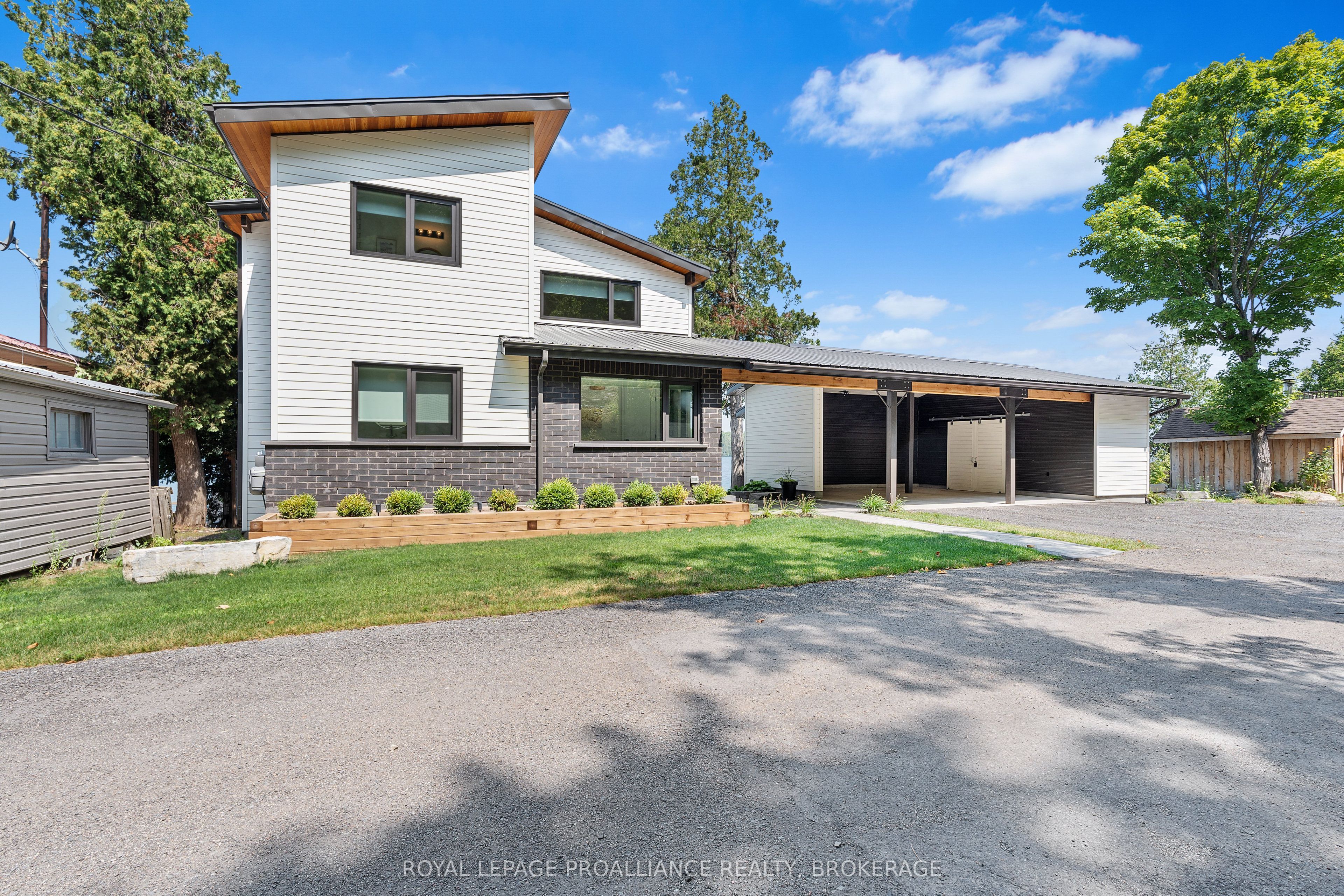 1111 Heron Lane Property Photo 4