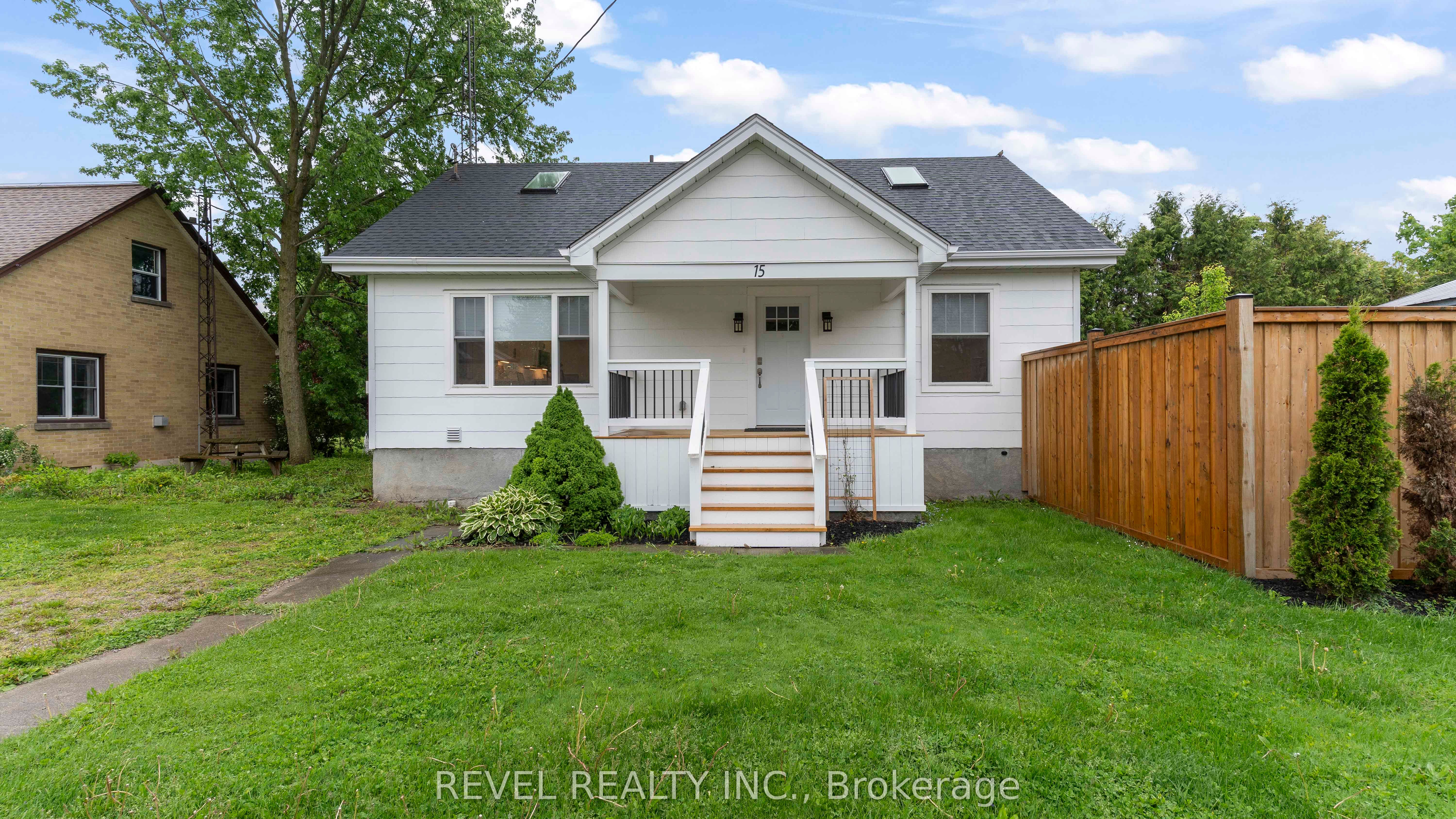 15 Victoria Avenue E Property Photo 2